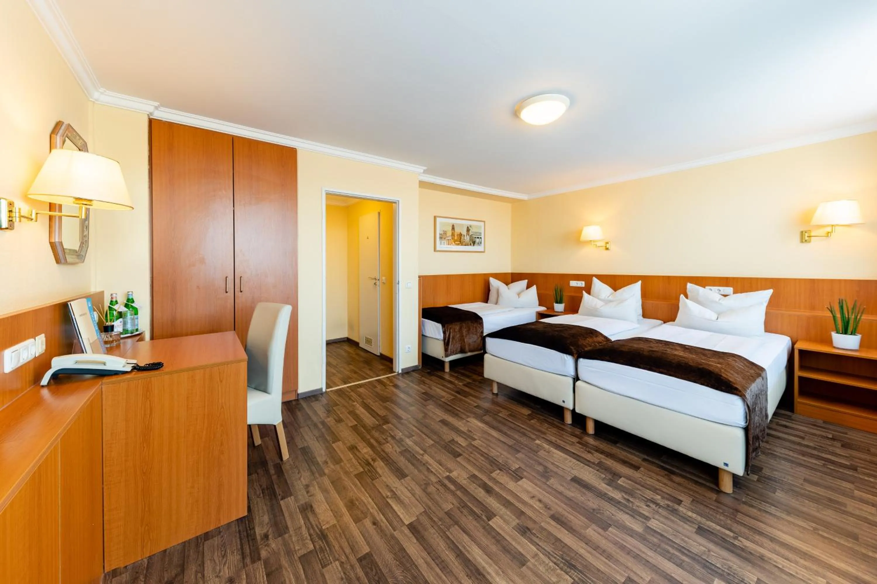 Photo of the whole room, Bed in Hotel Royal