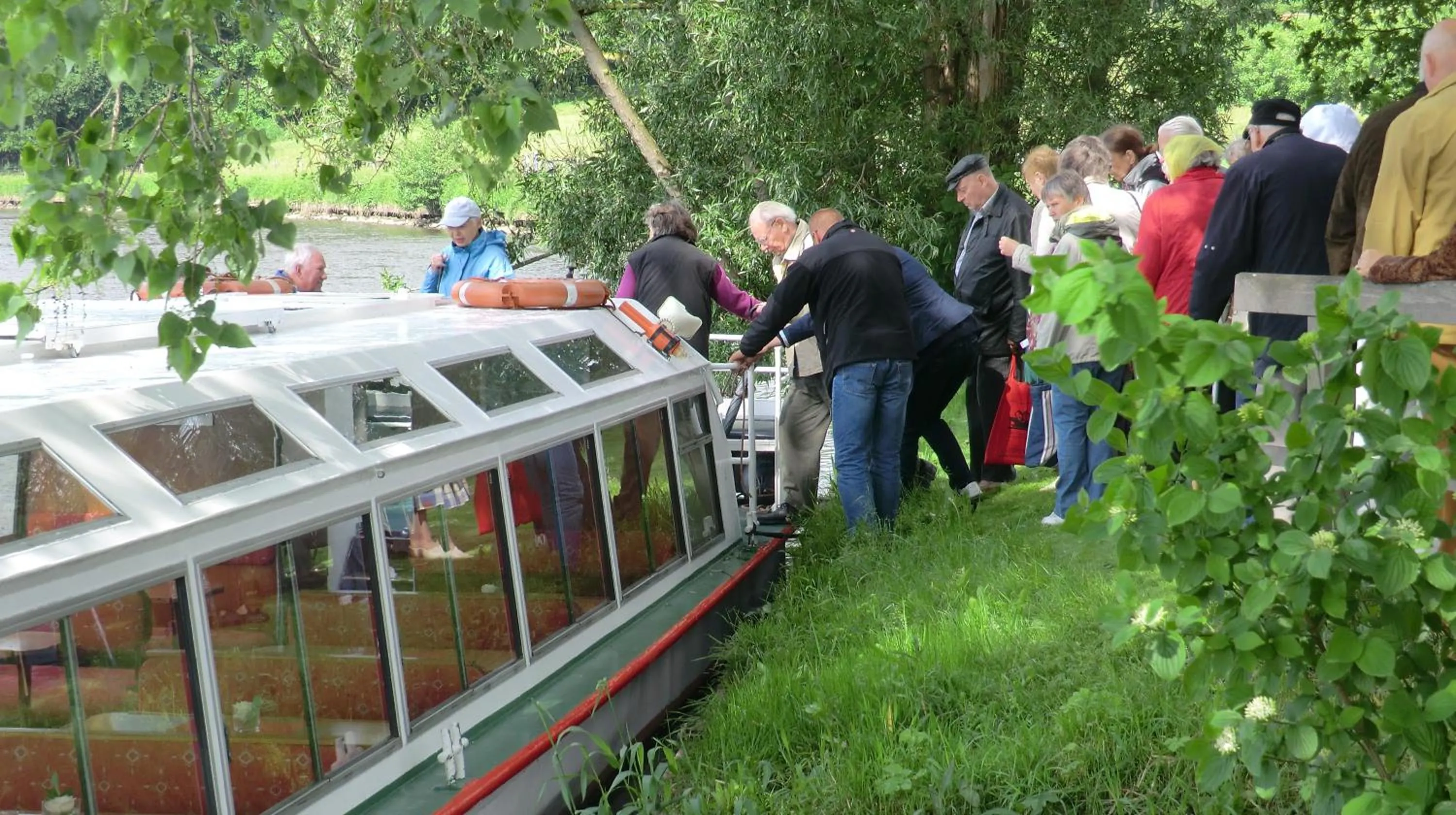 People in Hotel Oymanns