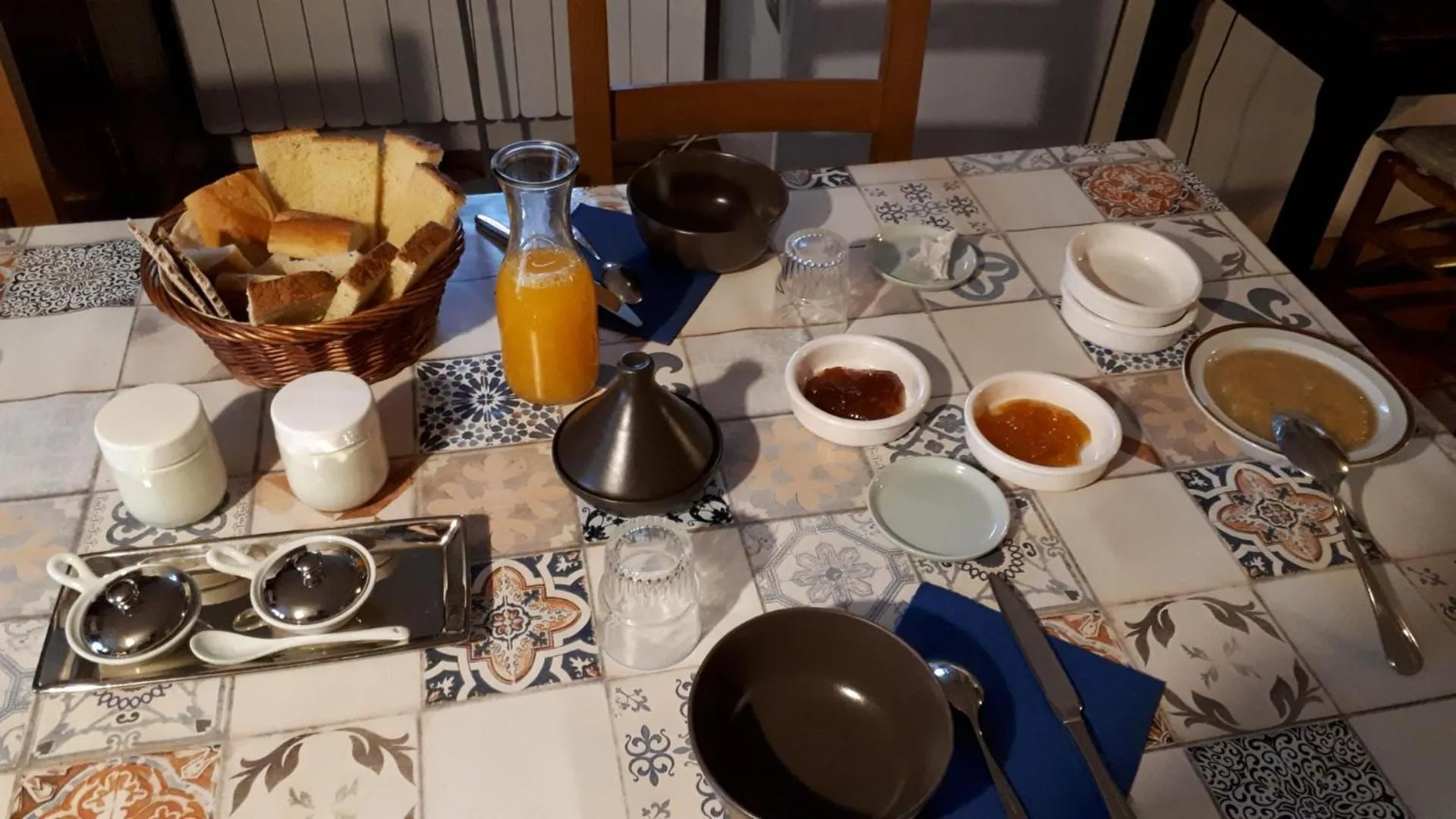 Continental breakfast in Chambre à la campagne