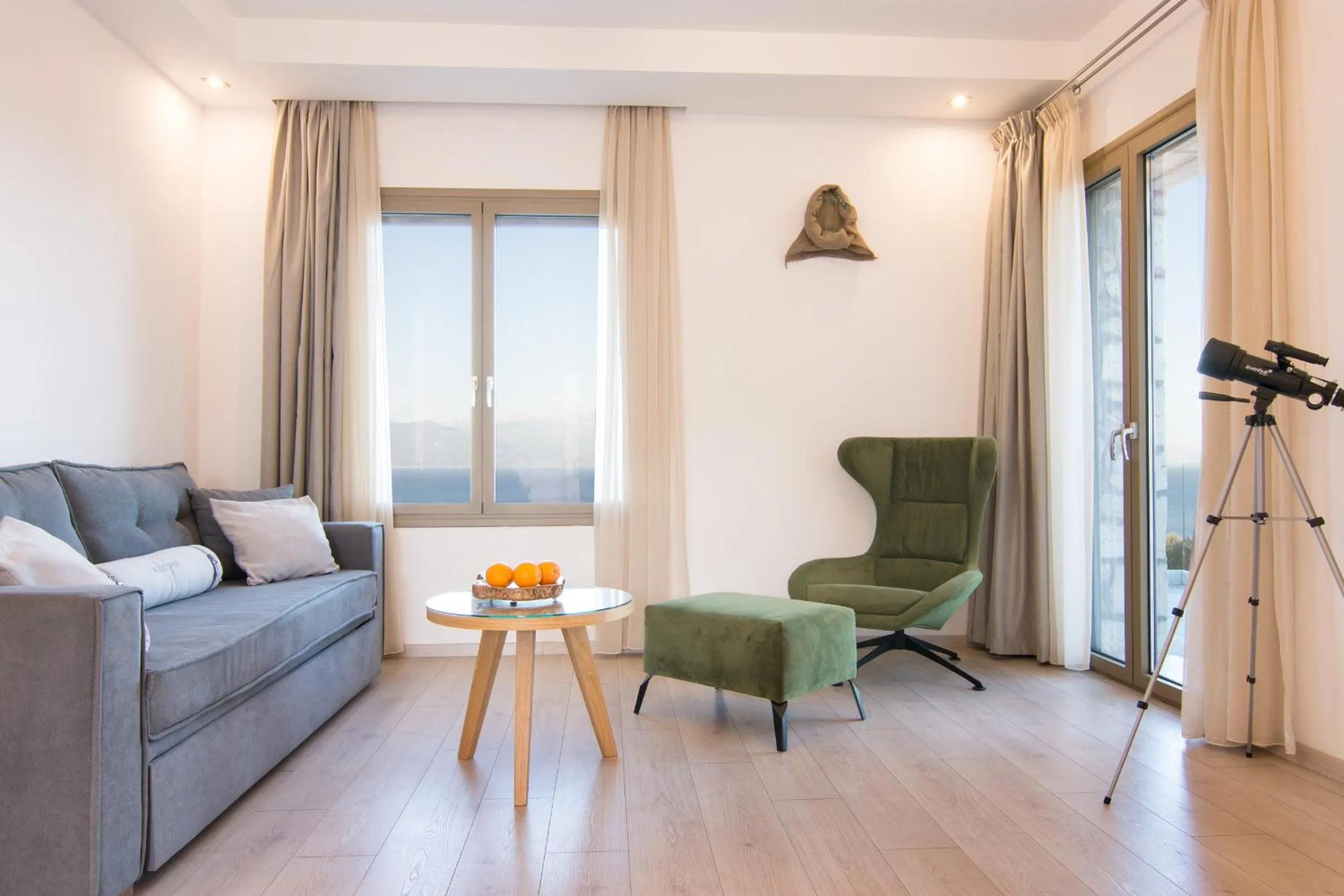 WHITE DONKEY BOUTIQUE Hotel