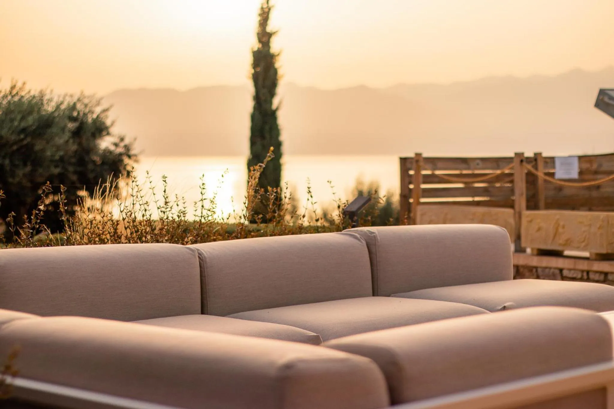 WHITE DONKEY BOUTIQUE Hotel