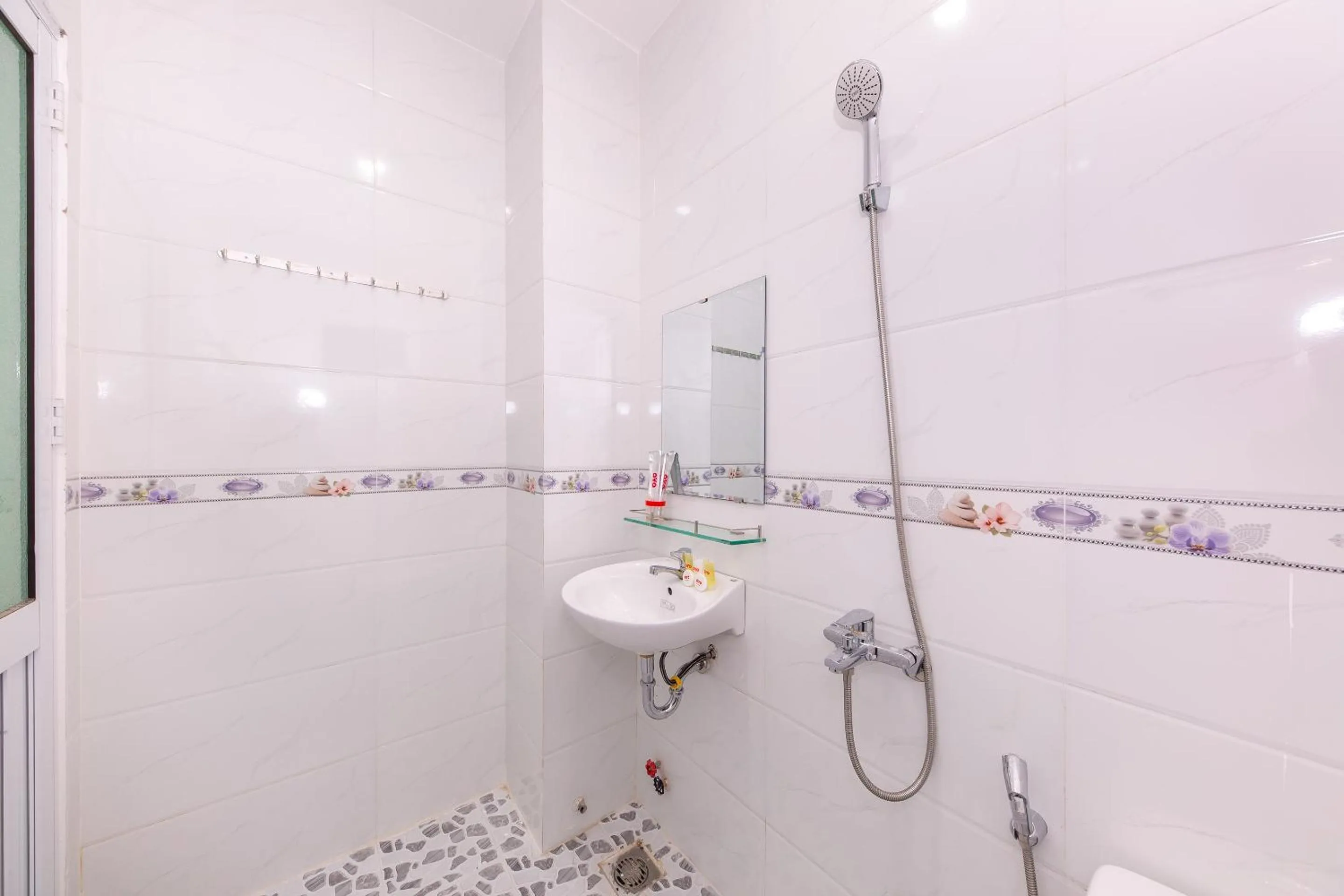 Bathroom in OYO 898 Phuong Thao Hotel