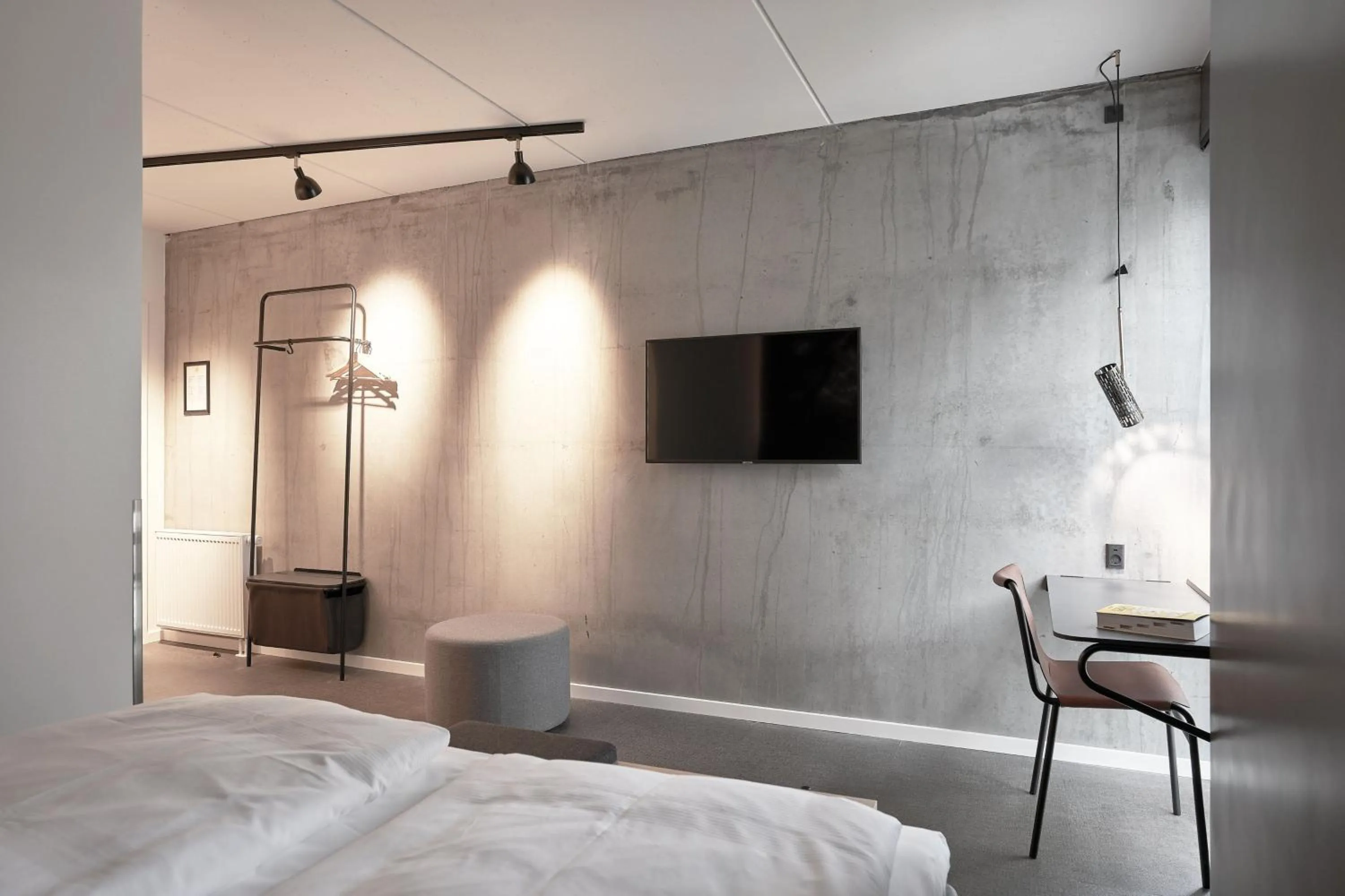 Photo of the whole room, Bed in Four Points Flex by Sheraton Copenhagen Arena