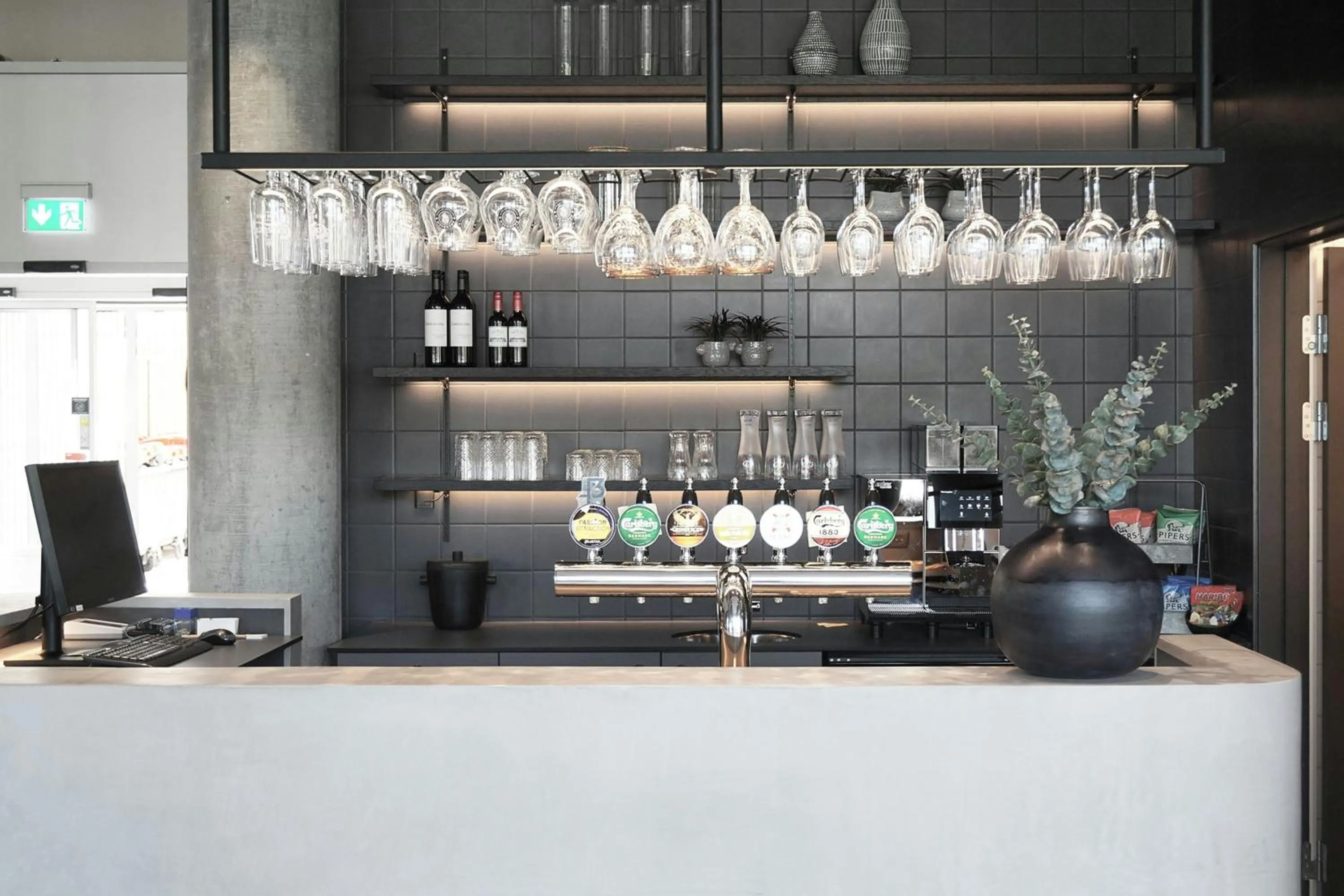 Lounge or bar in Four Points Flex by Sheraton Copenhagen Arena