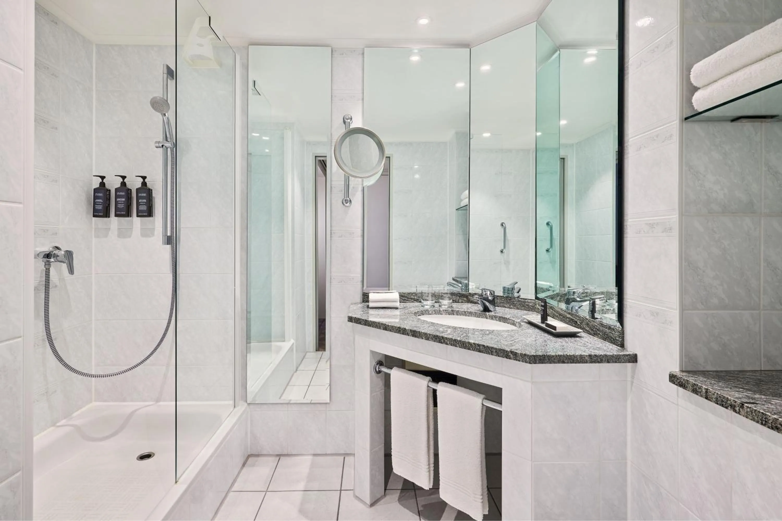 Bathroom in Sheraton Offenbach Hotel