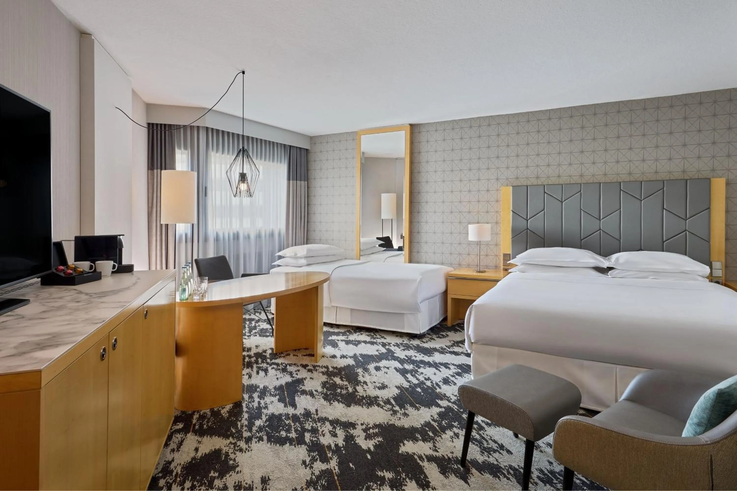 Photo of the whole room, Bed in Sheraton Frankfurt Airport Hotel & Conference Center