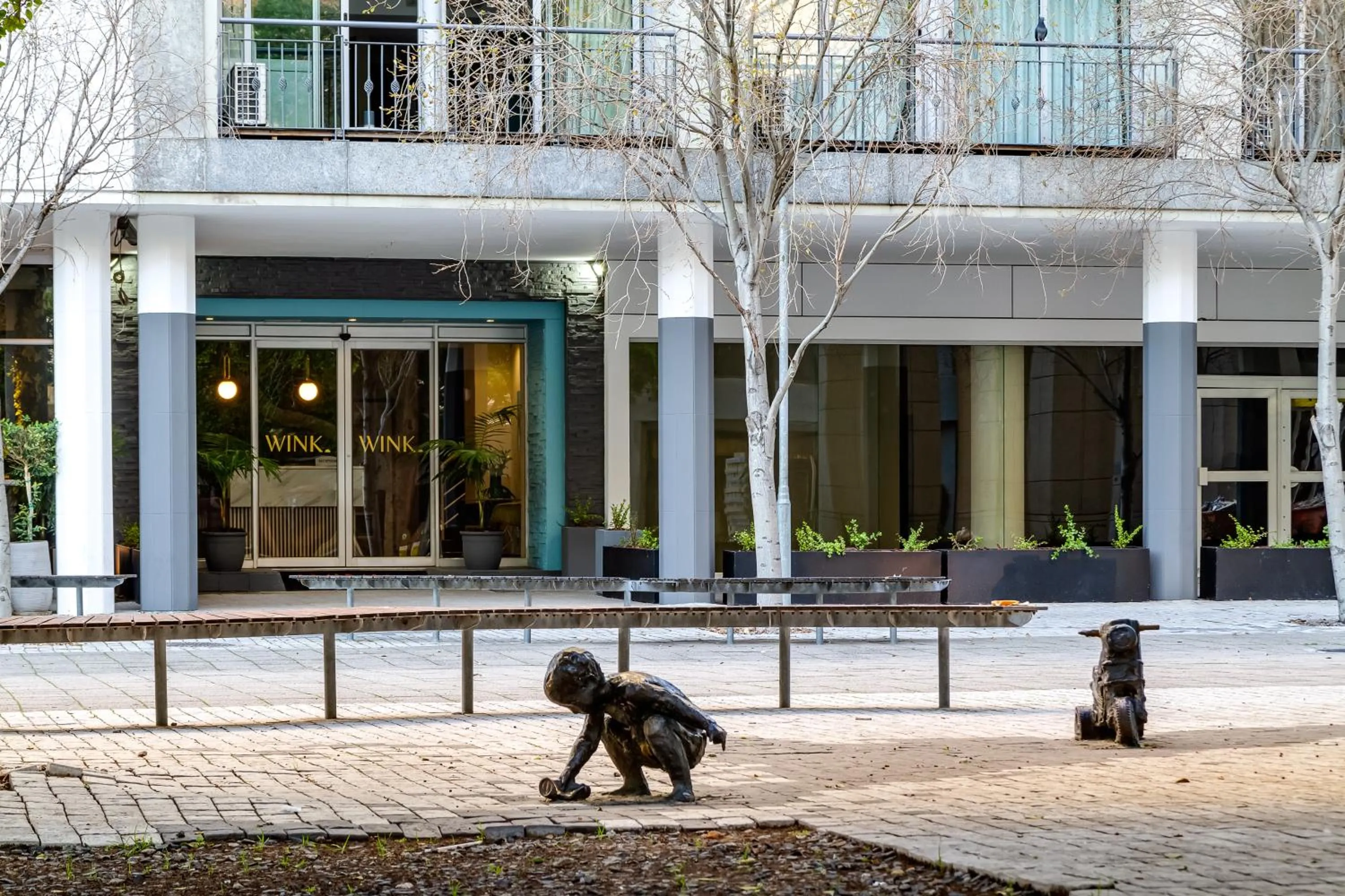 Restaurant/places to eat in WINK Aparthotel Foreshore