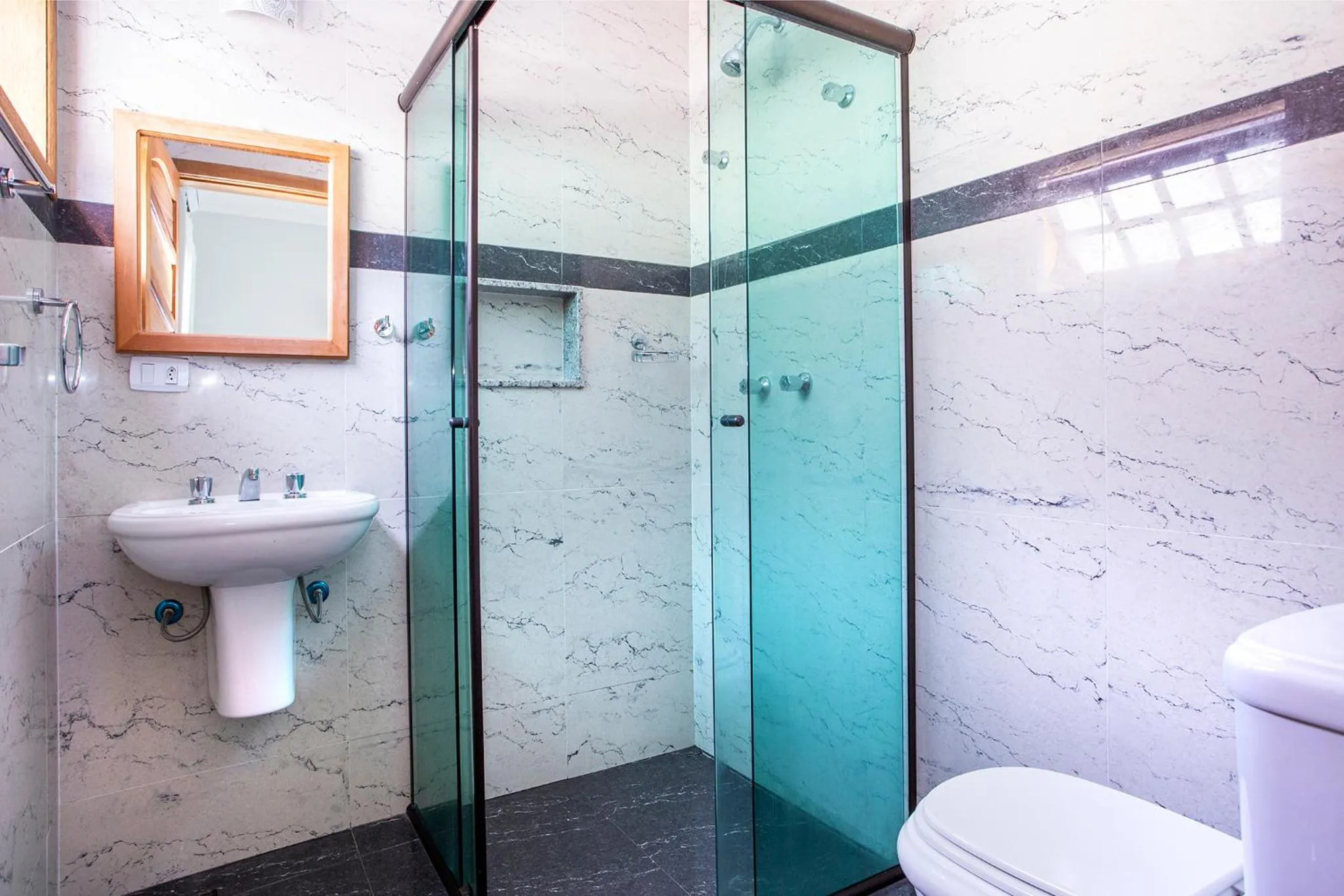 Bathroom in Pousada Guarubela Veloso