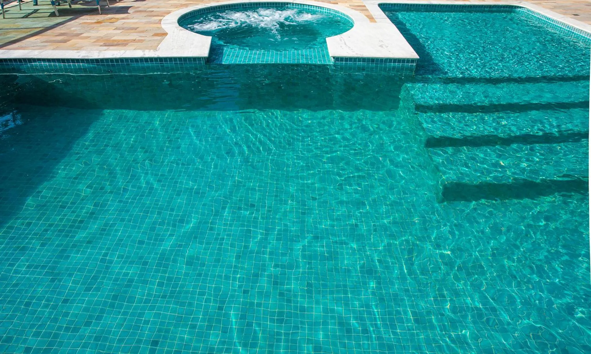 Swimming pool in Pousada Guarubela Veloso