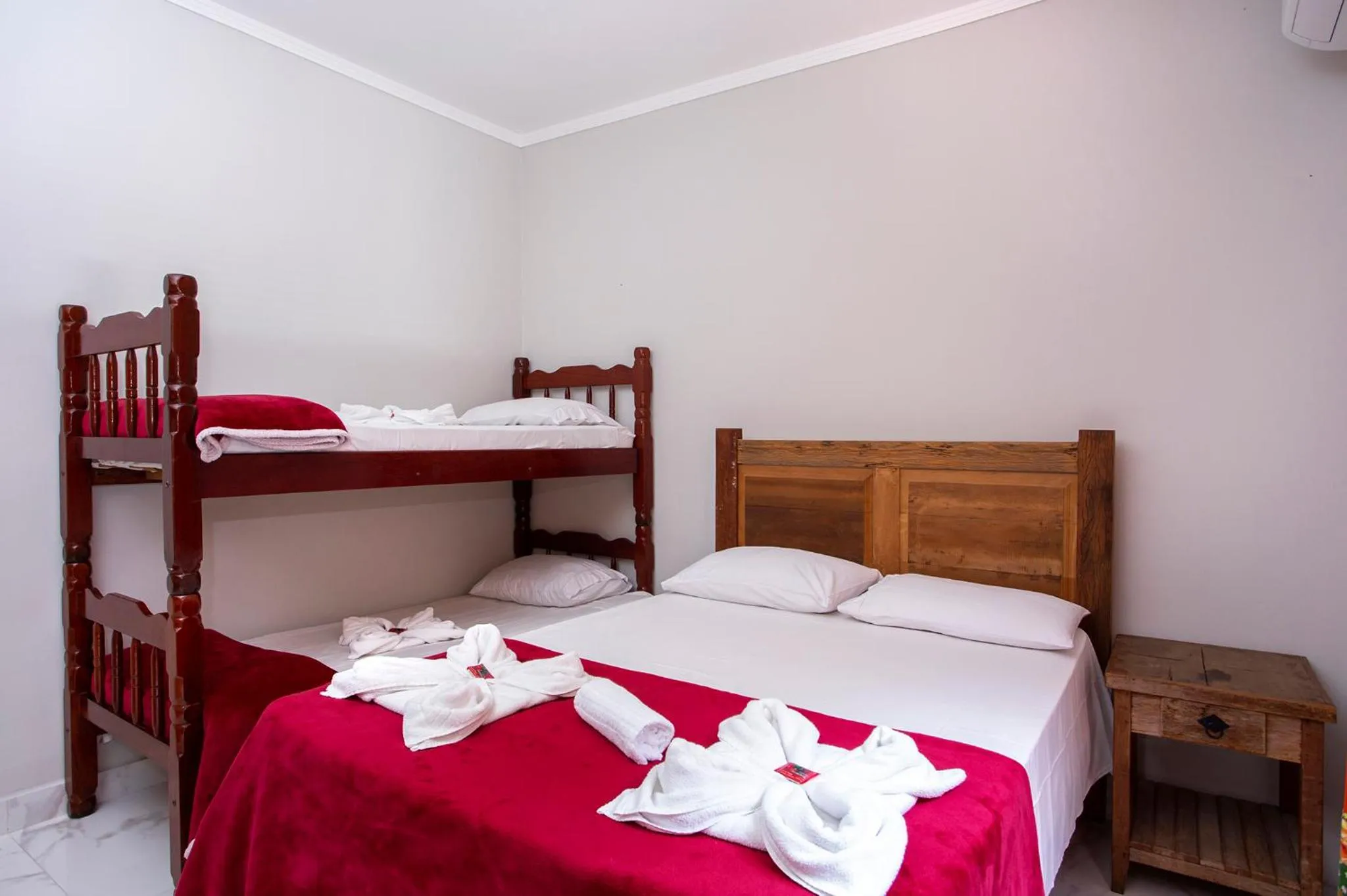 Bedroom, Bed in Pousada Guarubela Veloso