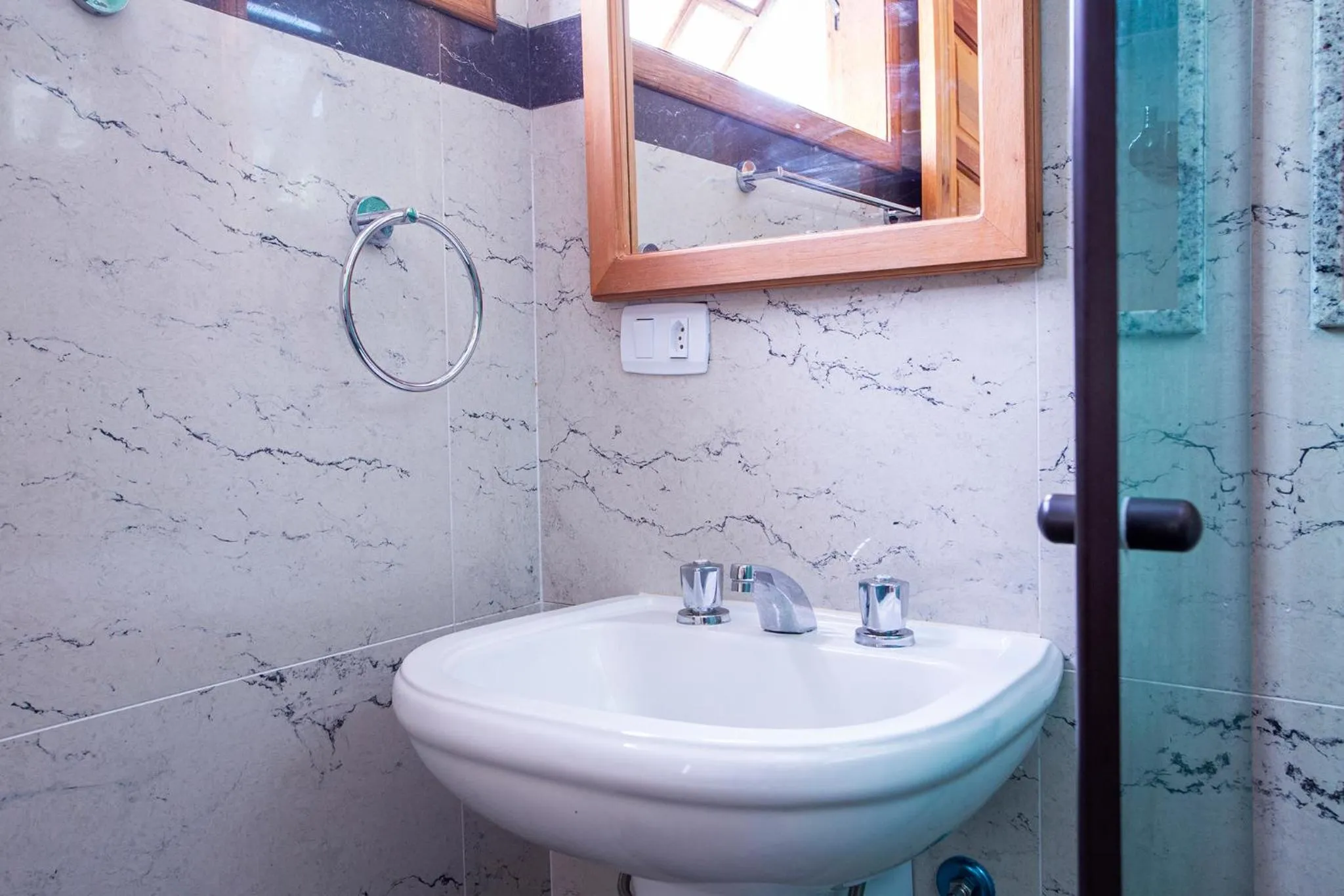 Bathroom in Pousada Guarubela Veloso