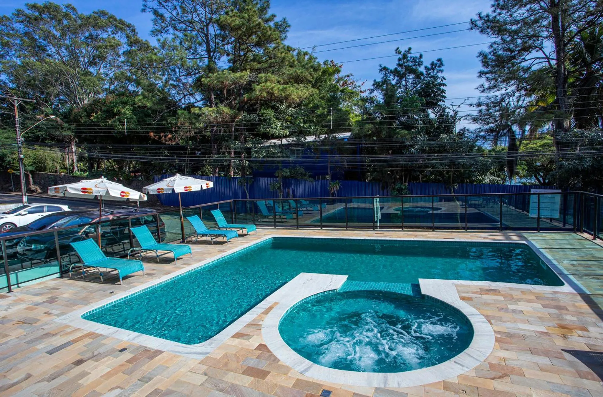 Swimming pool in Pousada Guarubela Veloso