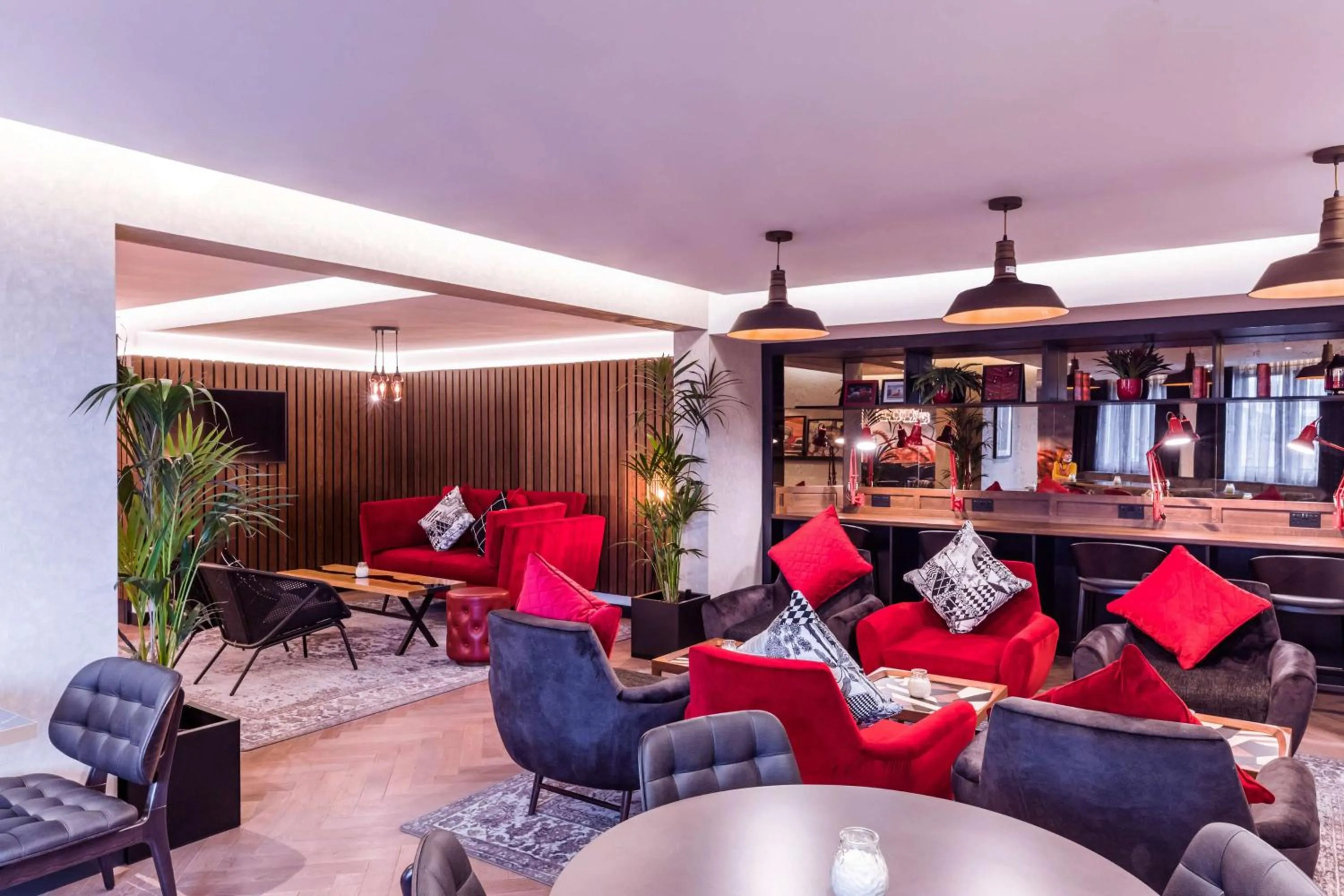 Lounge or bar in Radisson RED London Heathrow