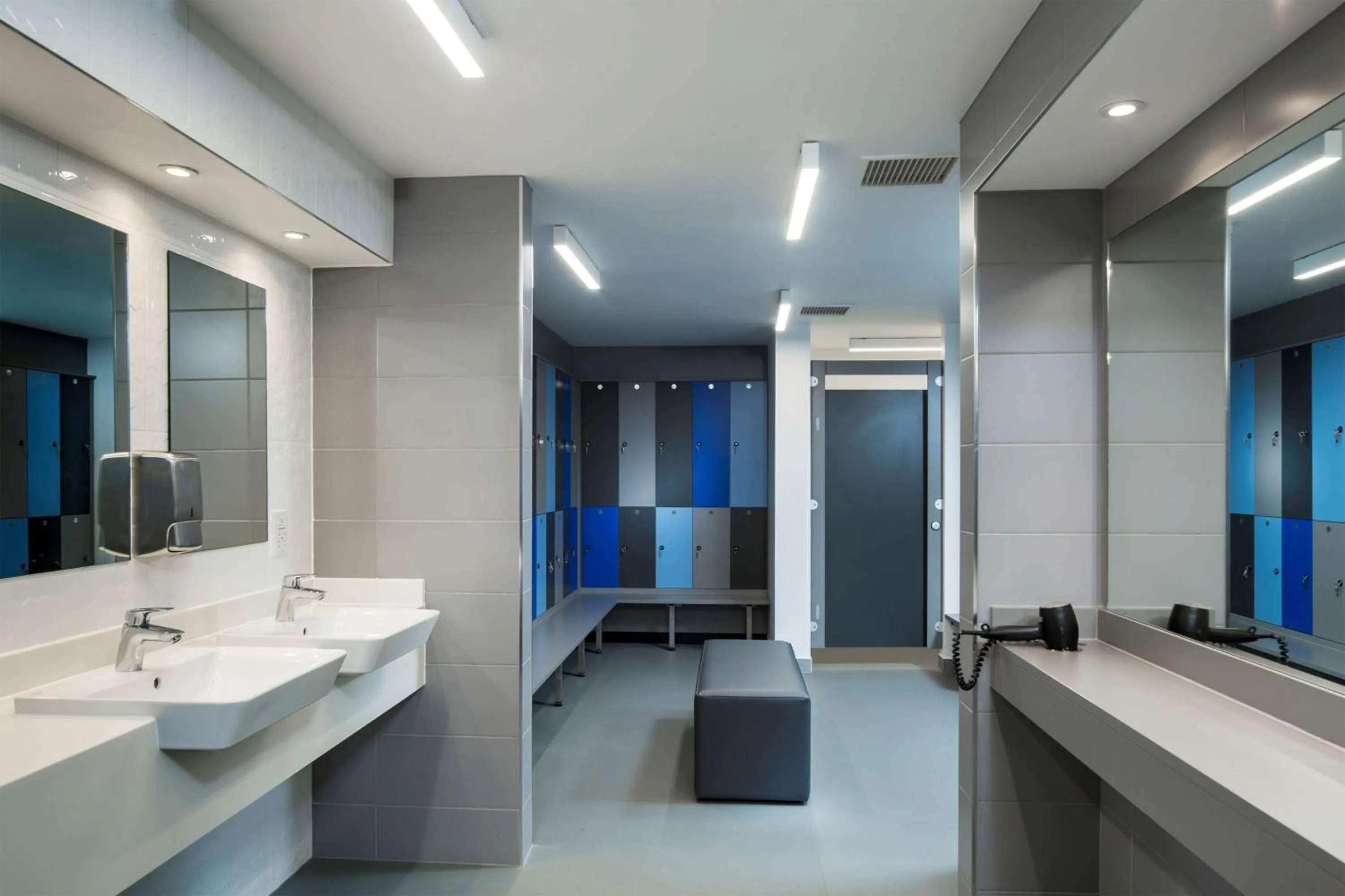 Fitness centre/facilities in Radisson RED London Heathrow