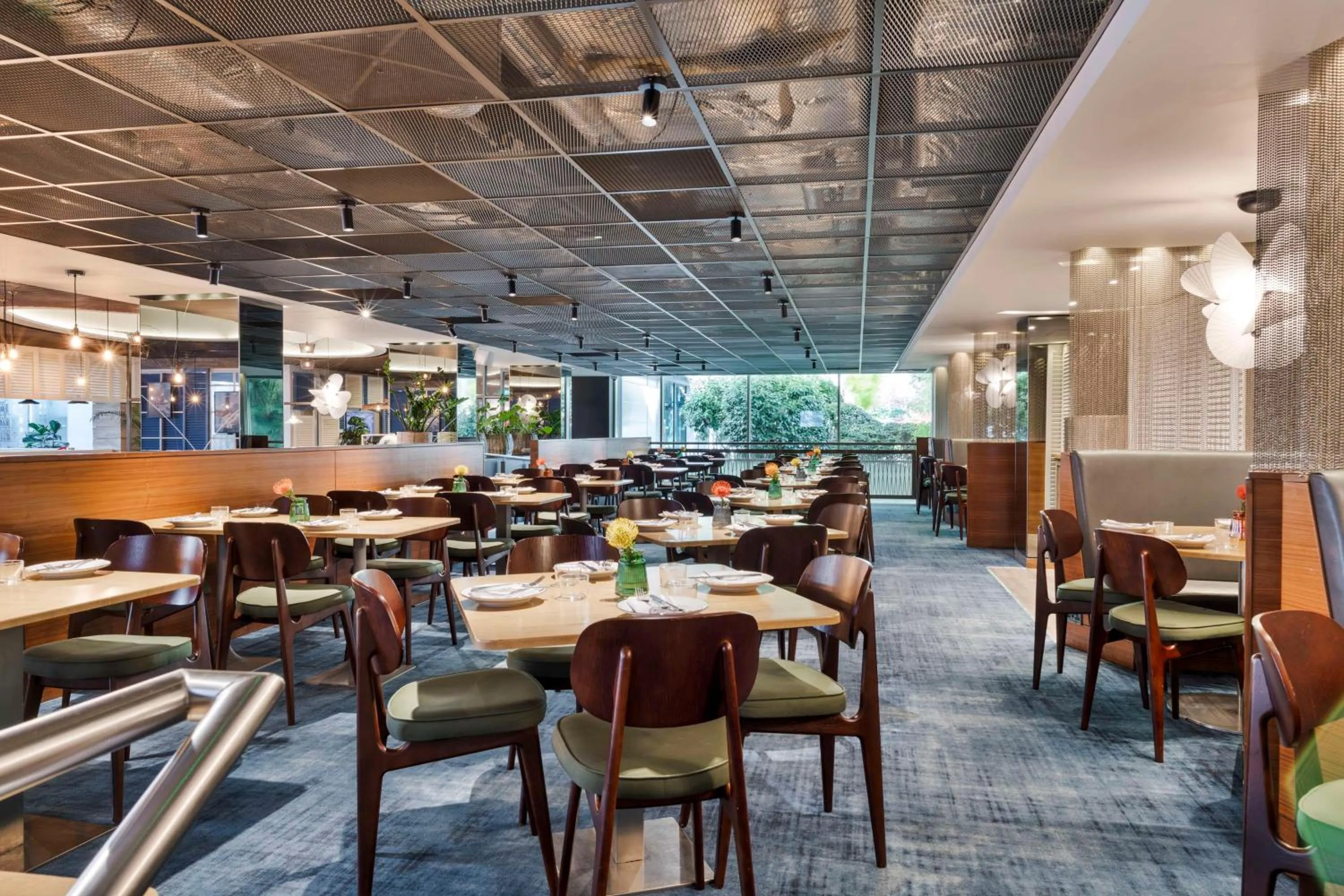 Restaurant/places to eat in Radisson RED London Heathrow