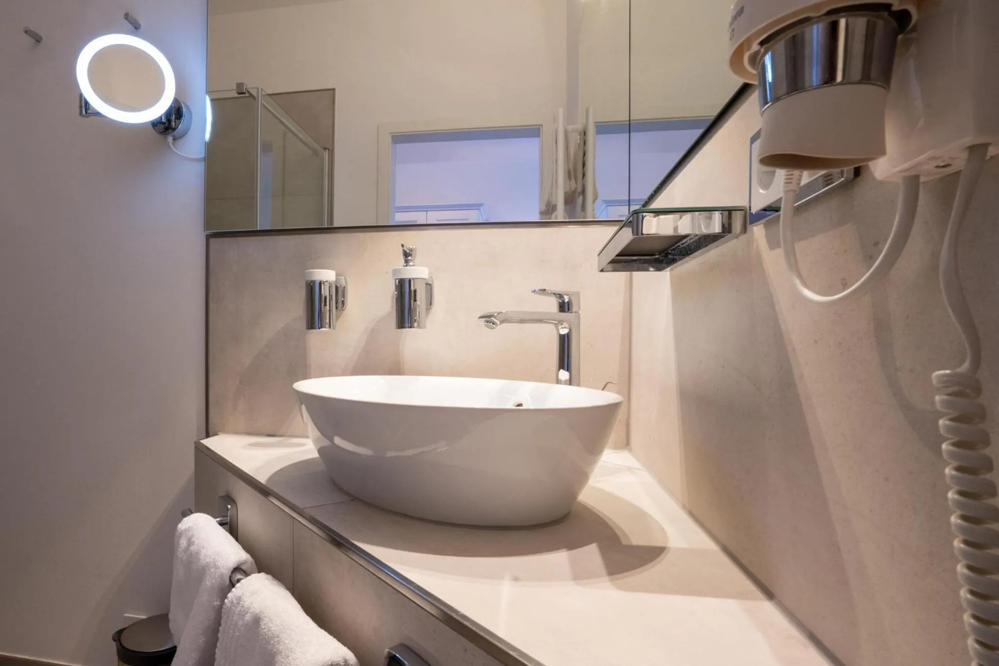 Bathroom in Hotel am Rathaus