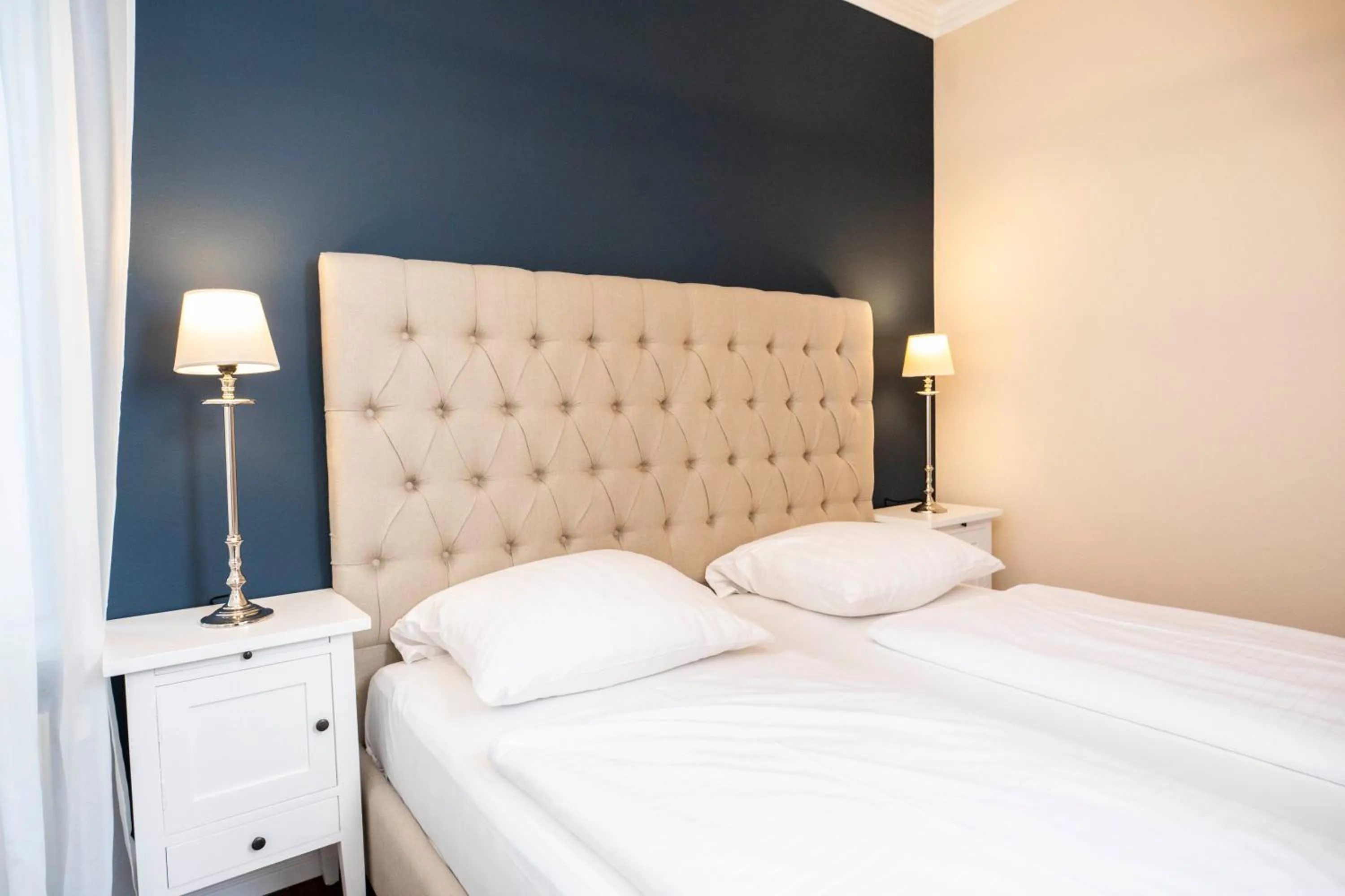 Bedroom, Bed in Hotel am Rathaus