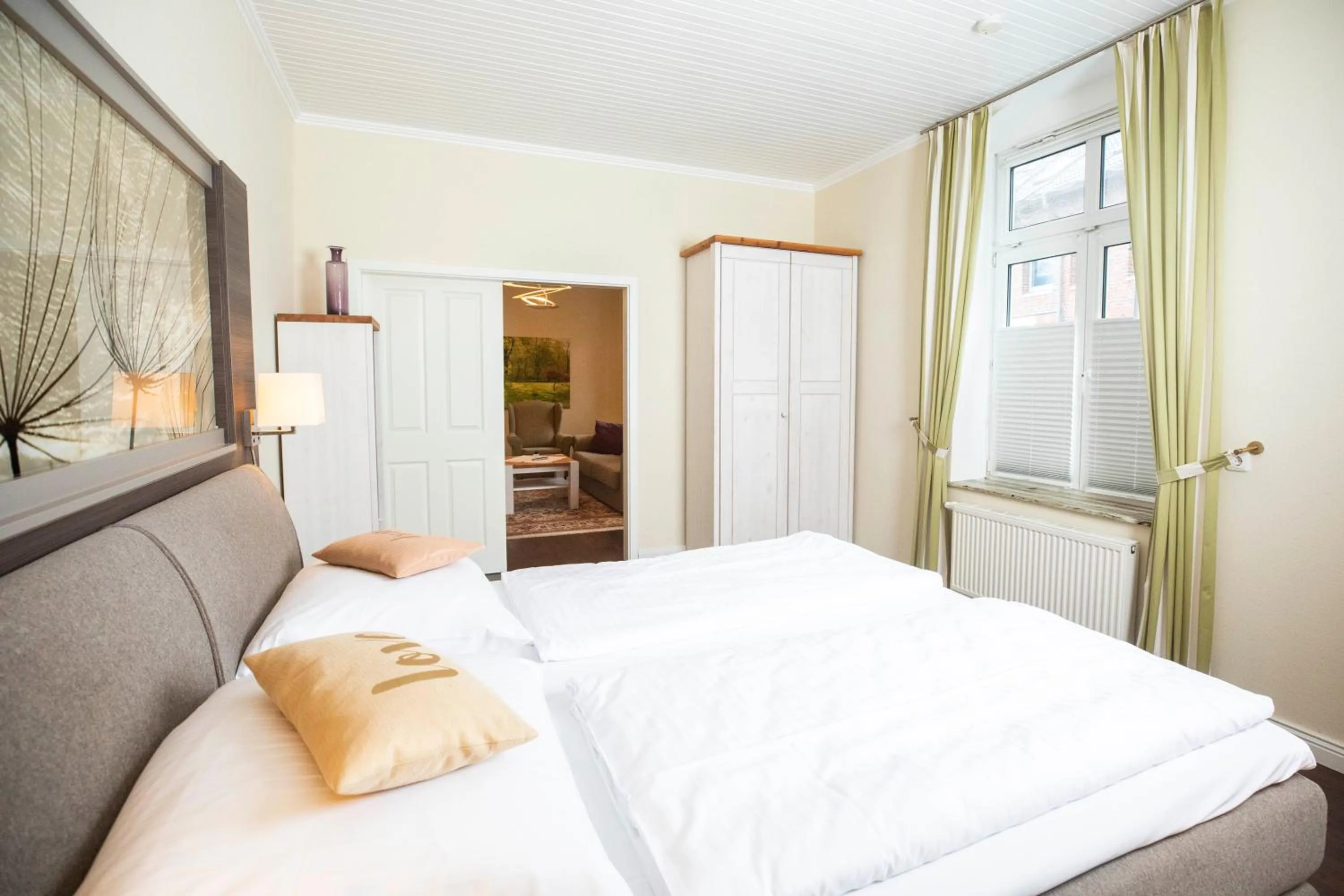 Bedroom, Bed in Hotel am Rathaus