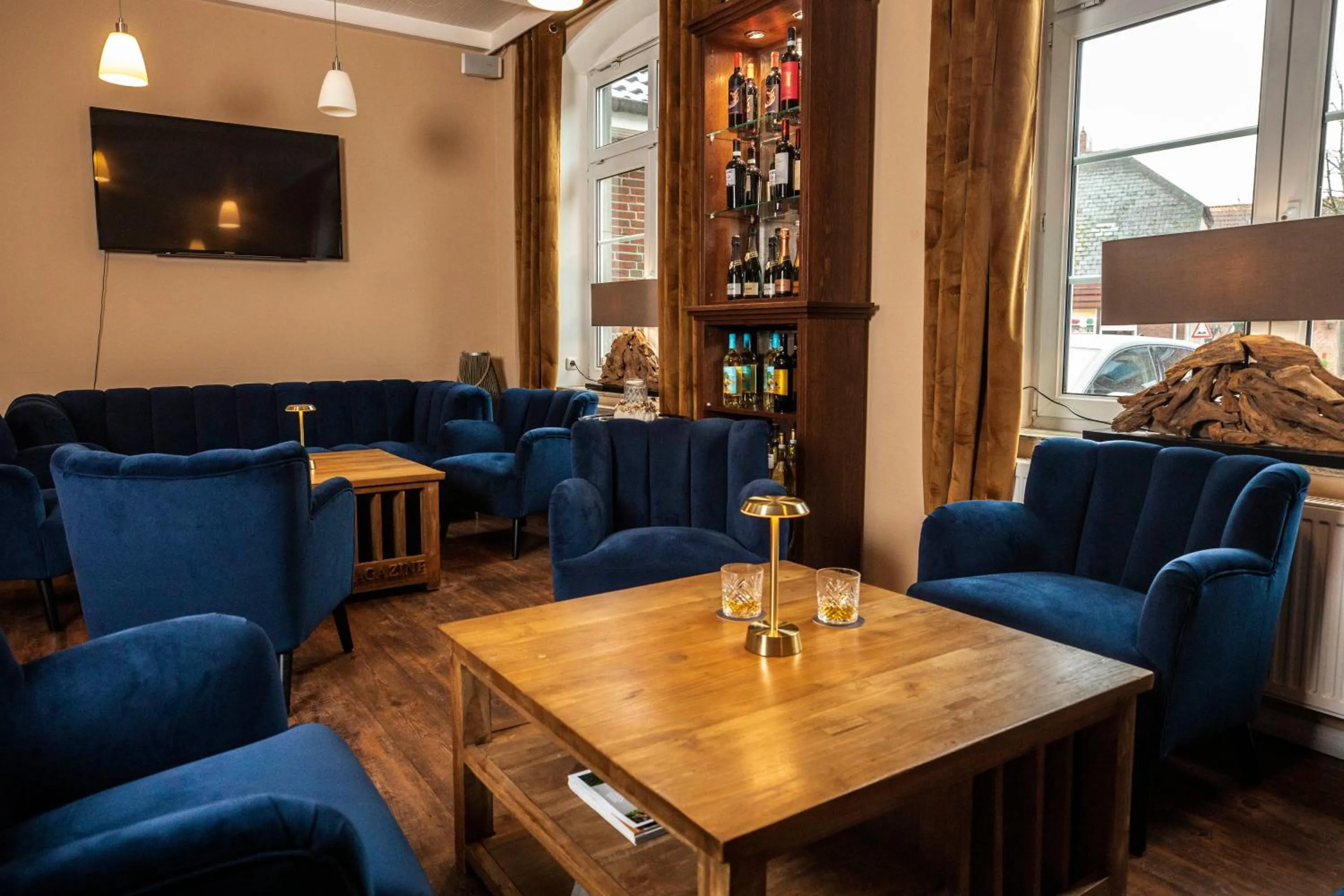 Communal lounge/ TV room in Hotel am Rathaus