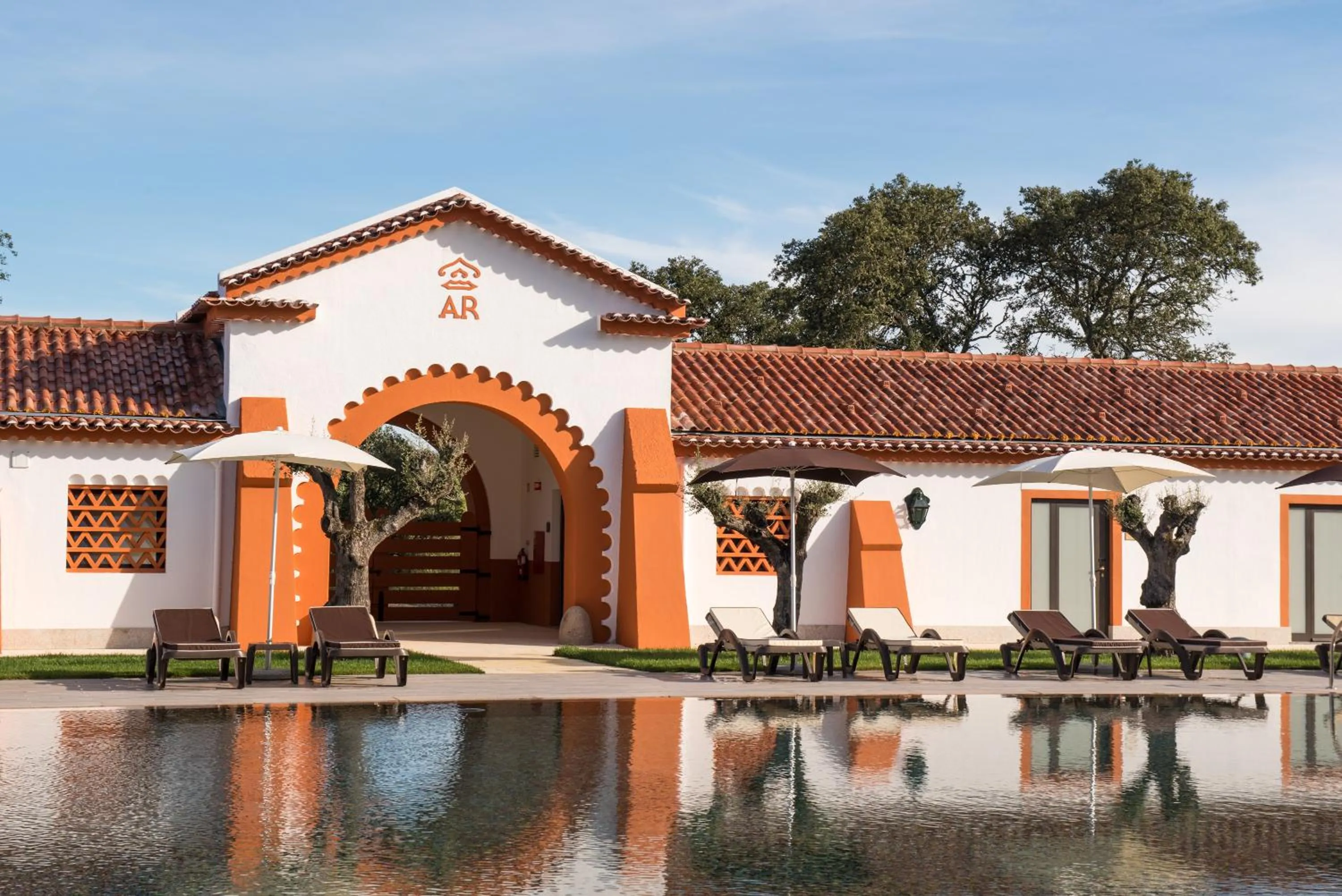 Facade/entrance in Vila Gale Collection Alter Real - Resort Equestre, Conference & Spa