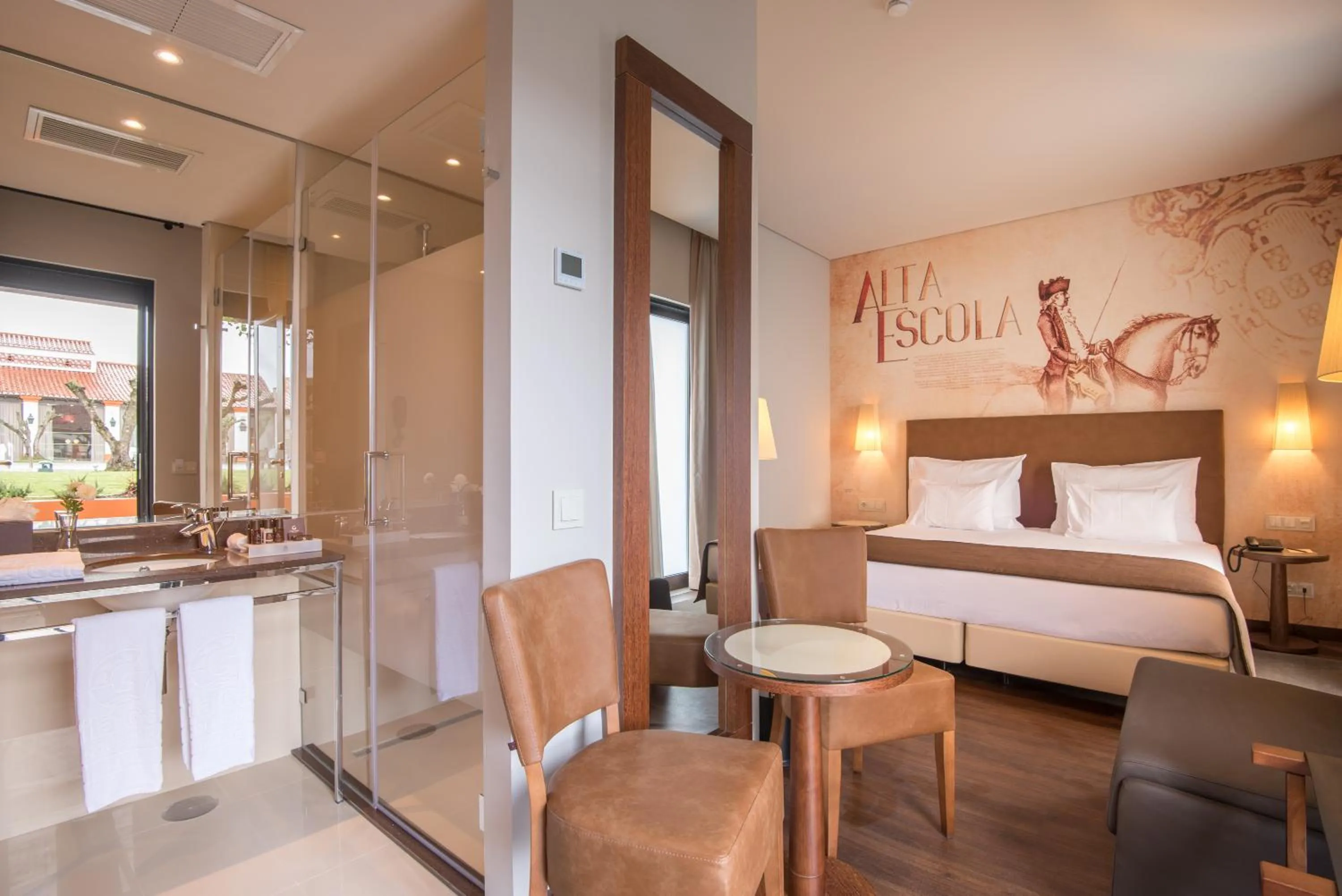 Living room, Bed in Vila Gale Collection Alter Real - Resort Equestre, Conference & Spa