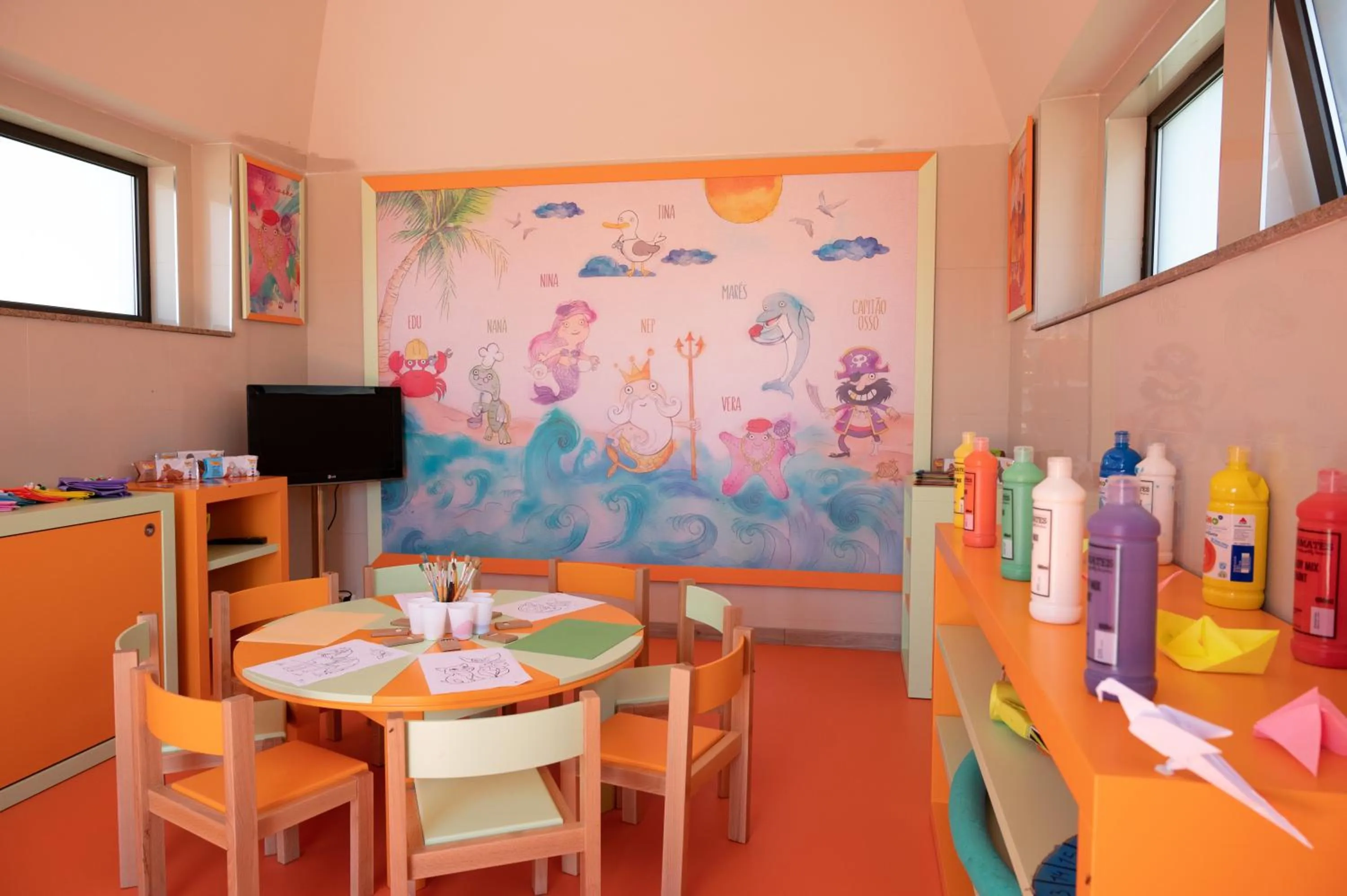 children in Vila Gale Collection Alter Real - Resort Equestre, Conference & Spa