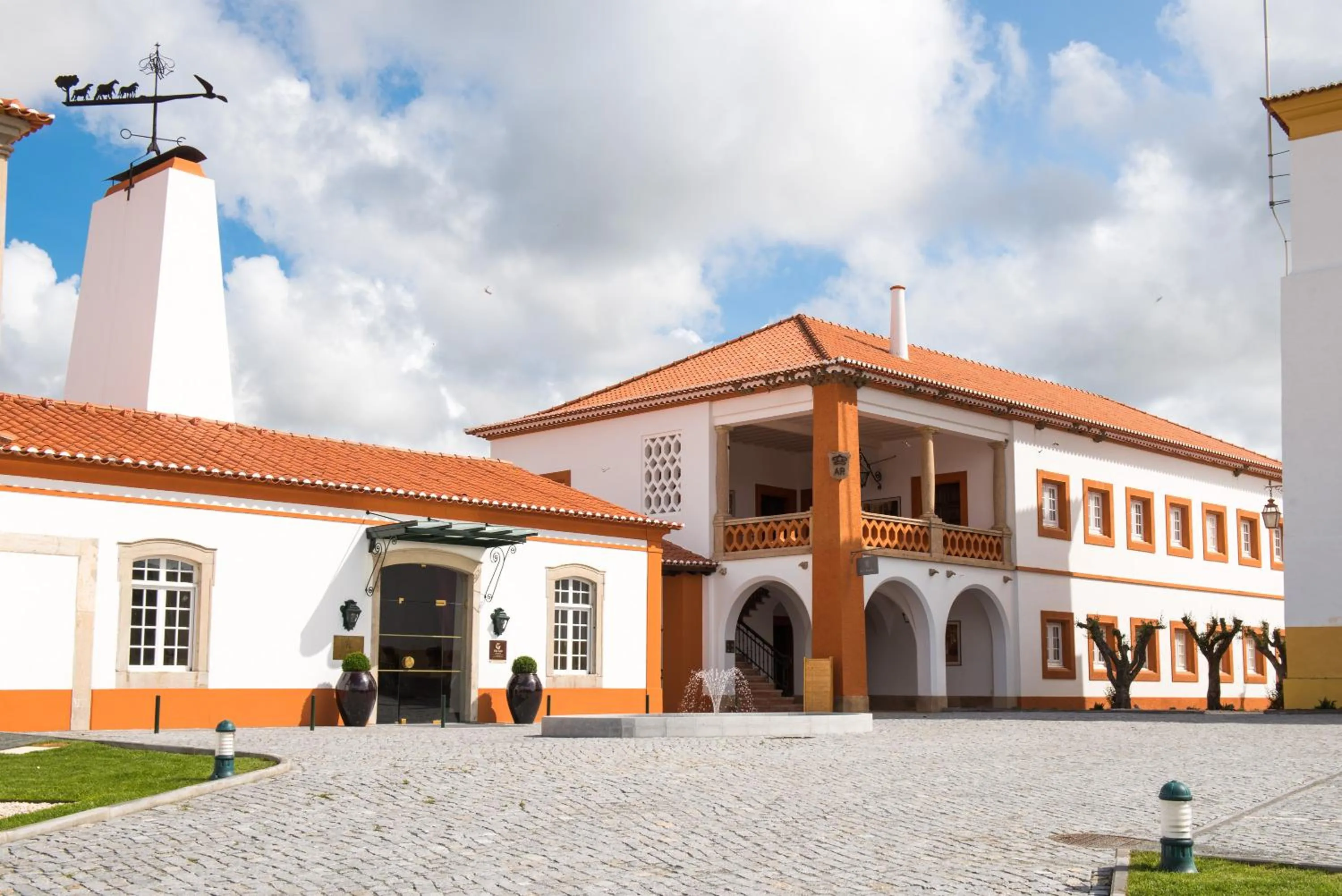 Facade/entrance in Vila Gale Collection Alter Real - Resort Equestre, Conference & Spa