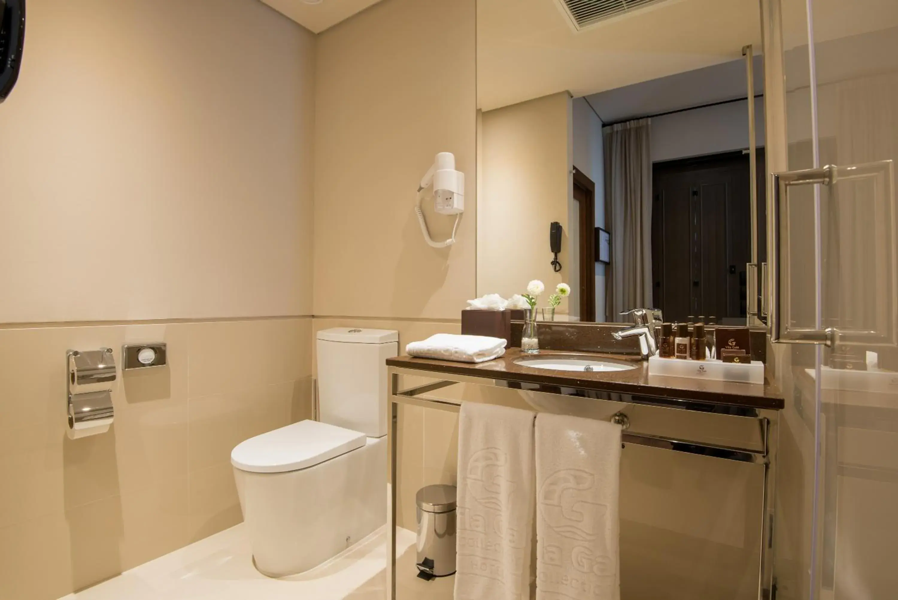 Double or Twin Room with Extra Bed - Main Building in Vila Gale Collection Alter Real - Resort Equestre, Conference & Spa Double or Twin Room with Extra Bed - Main Building in Vila Gale Collection Alter Real - Resort Equestre, Conference & Spa