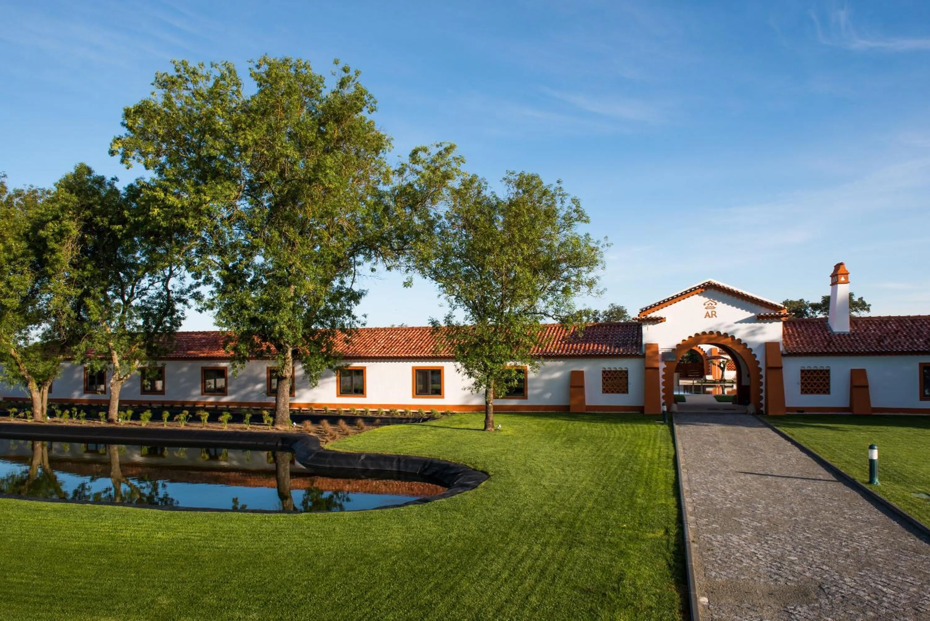 Facade/entrance in Vila Gale Collection Alter Real - Resort Equestre, Conference & Spa