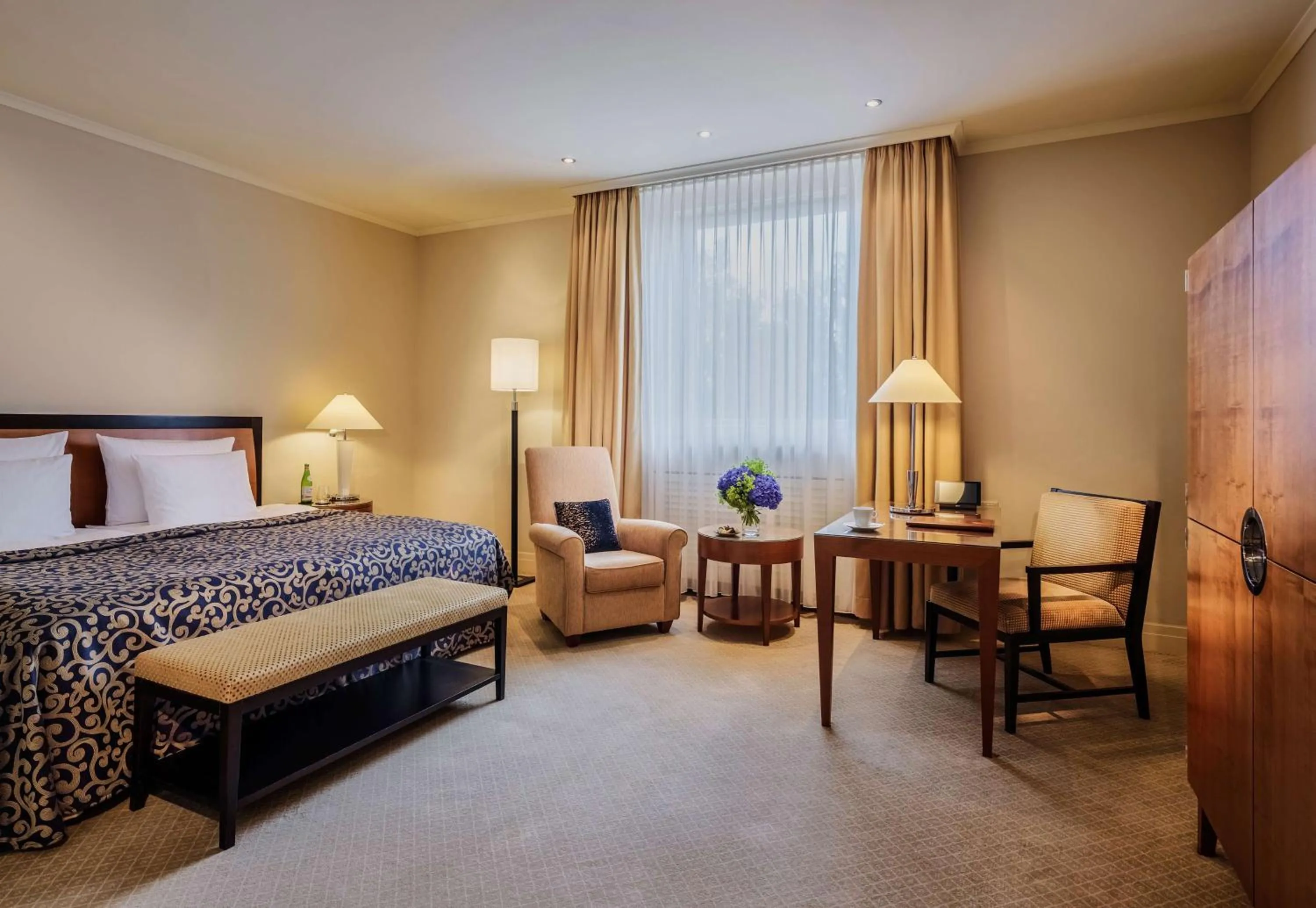 Bedroom, Bed in Hotel Nassauer Hof