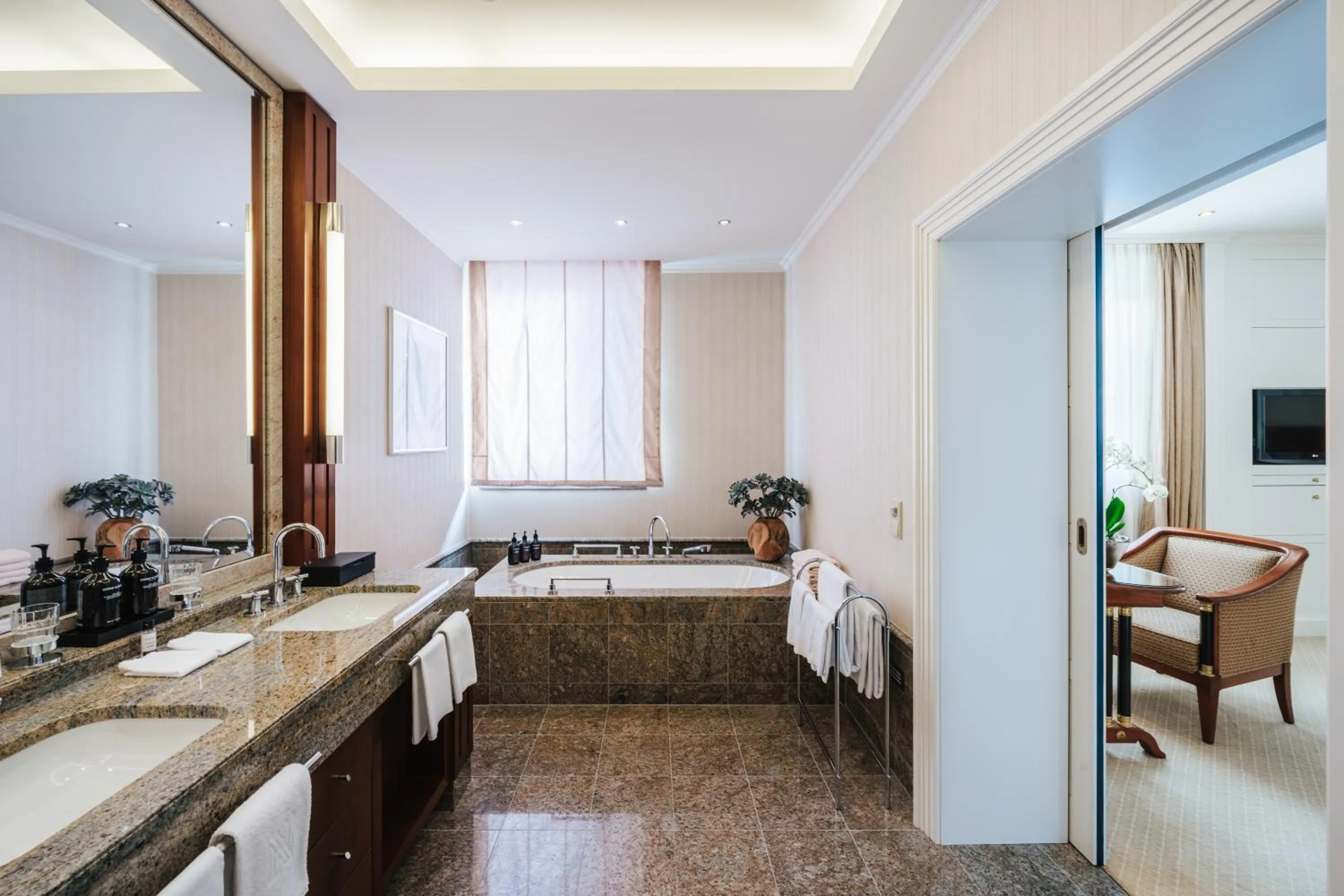 Bathroom in Hotel Nassauer Hof