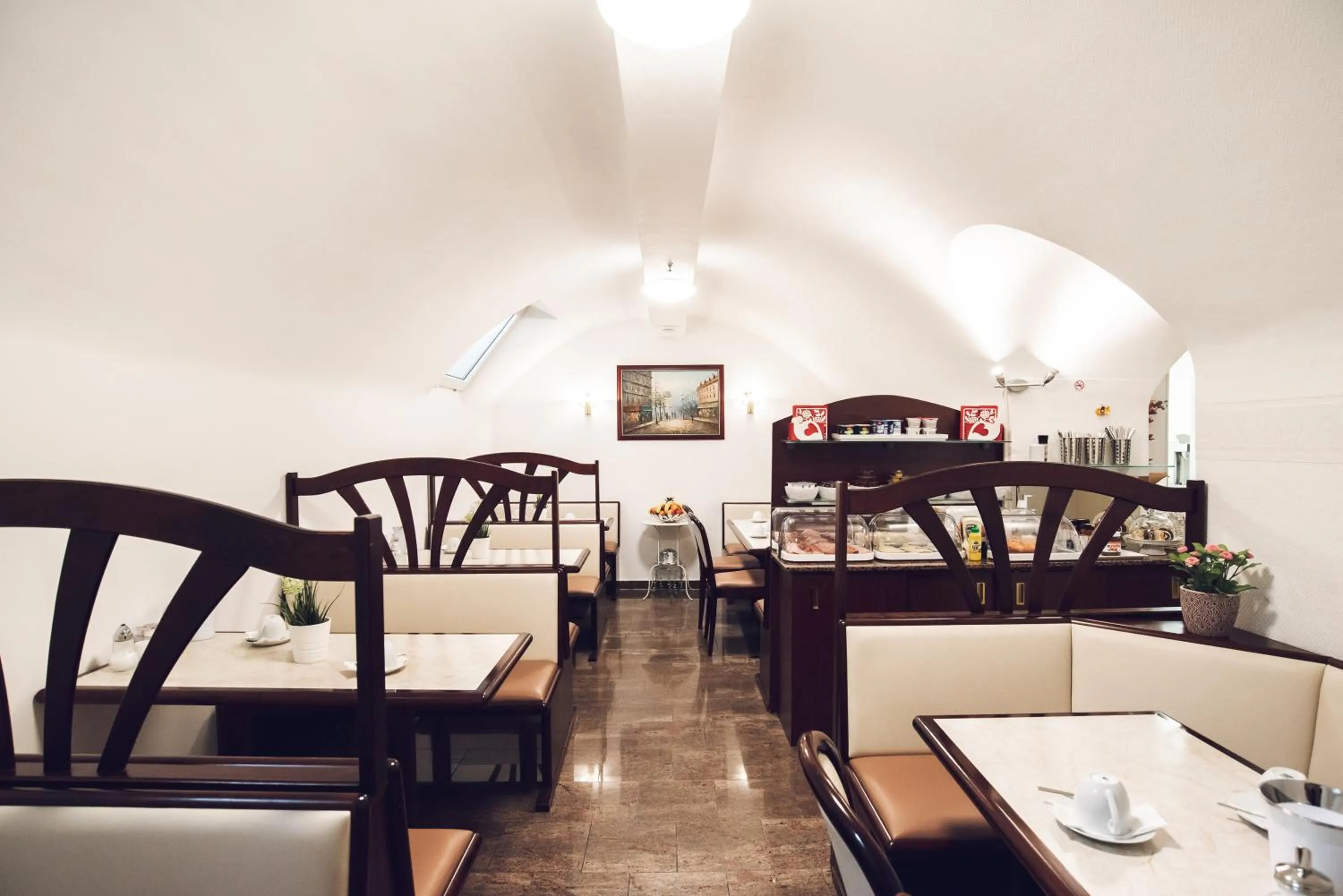 Restaurant/places to eat in Hotel Domblick Garni