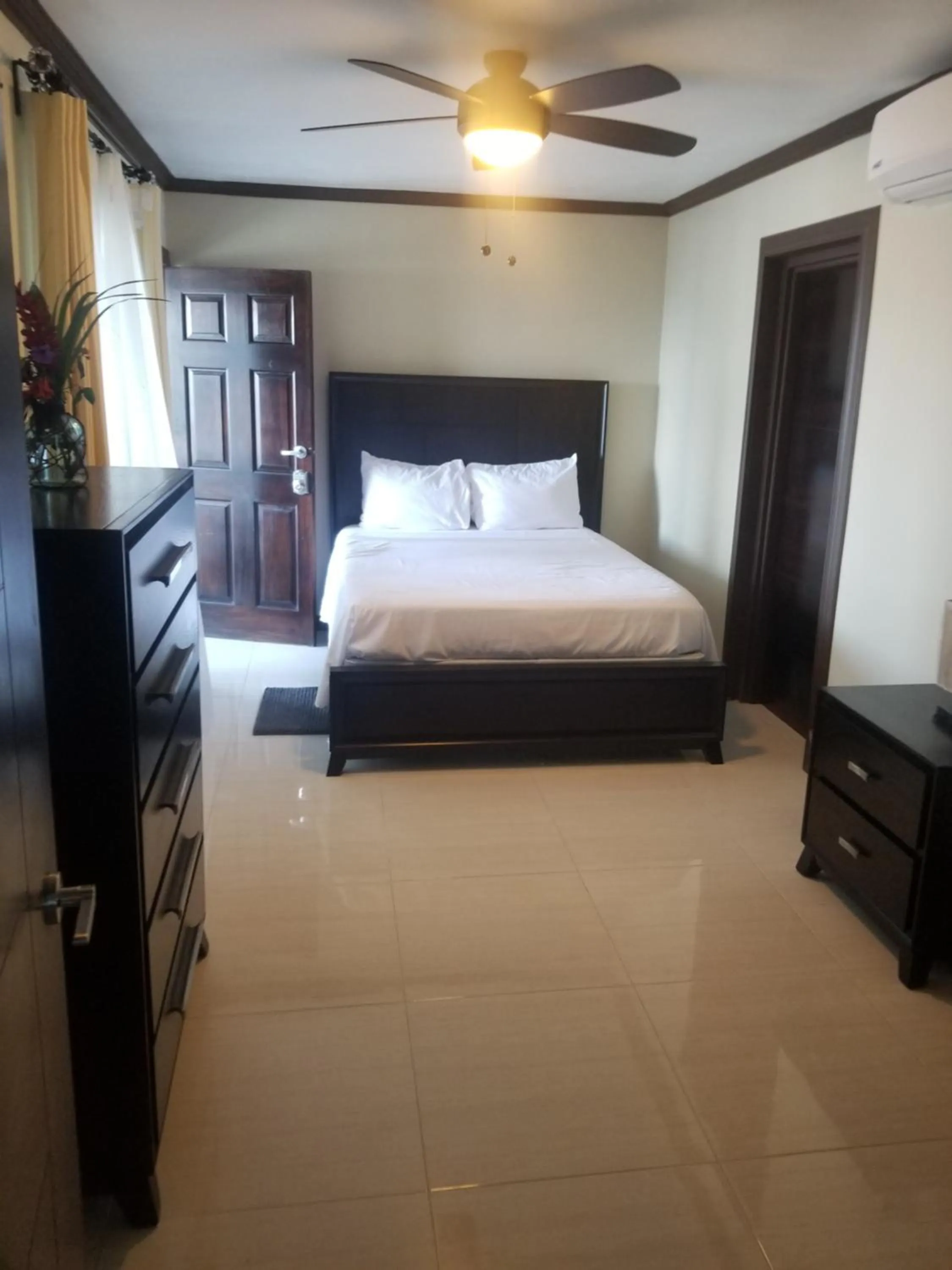 Bedroom, Bed in Inn The Town