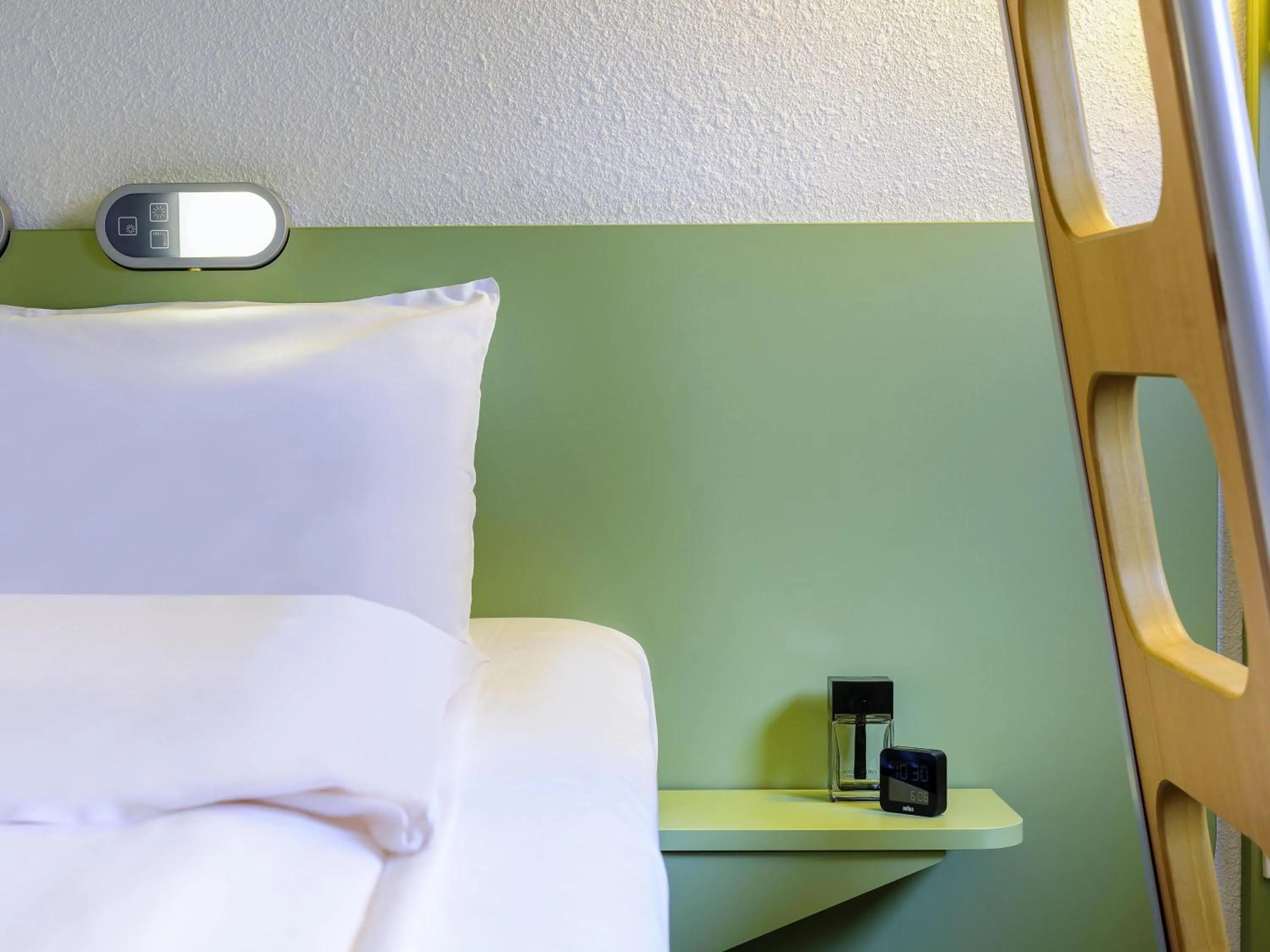 Bedroom, Bed in Ibis budget Hamburg Quickborn