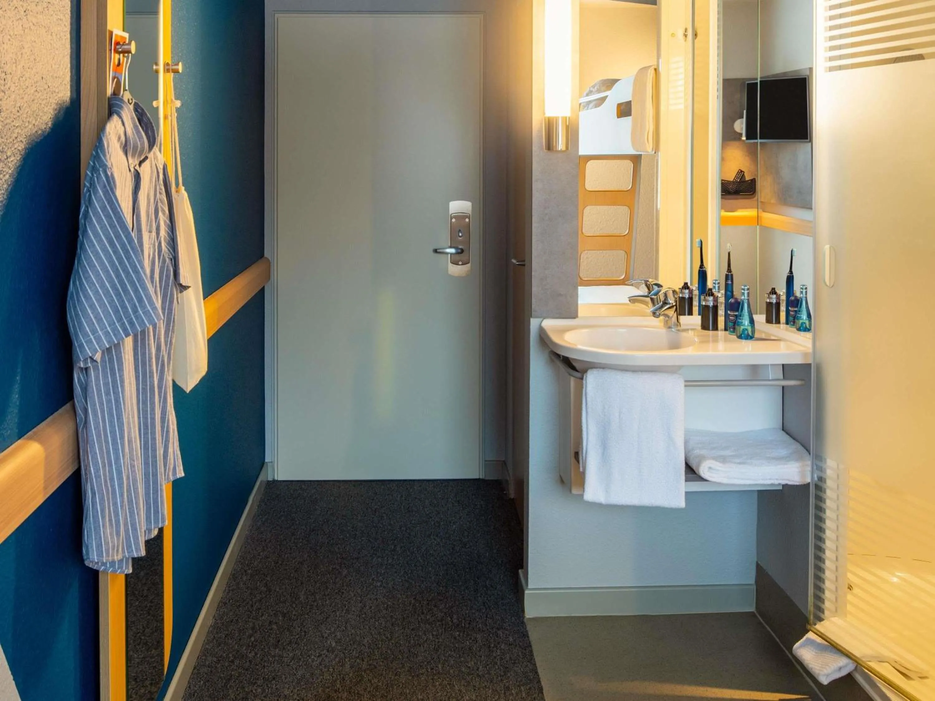 Bedroom in Ibis budget Hamburg Quickborn