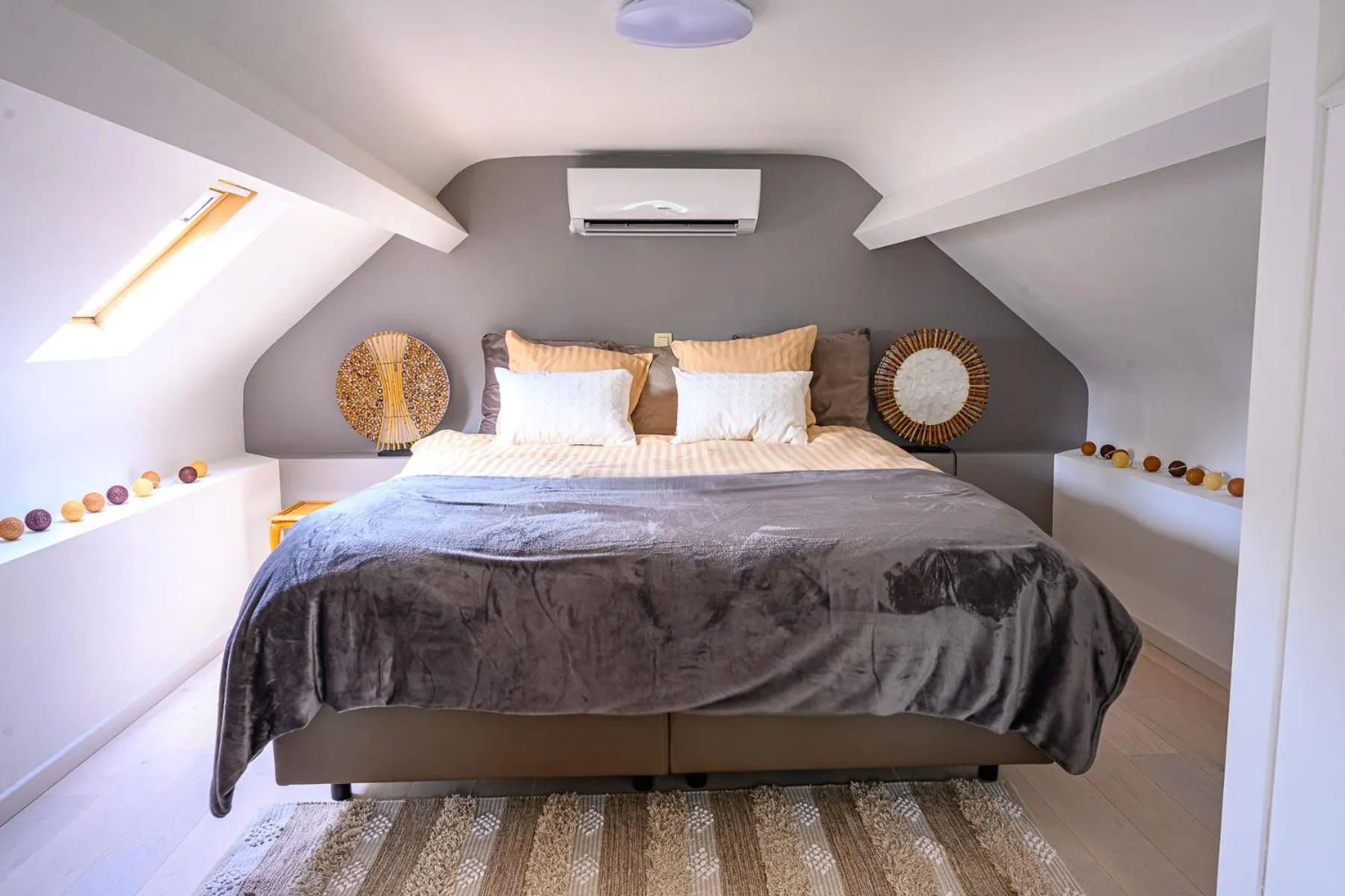 Bed in Le Jardin Des Secrets "Gites et chambres à louer"