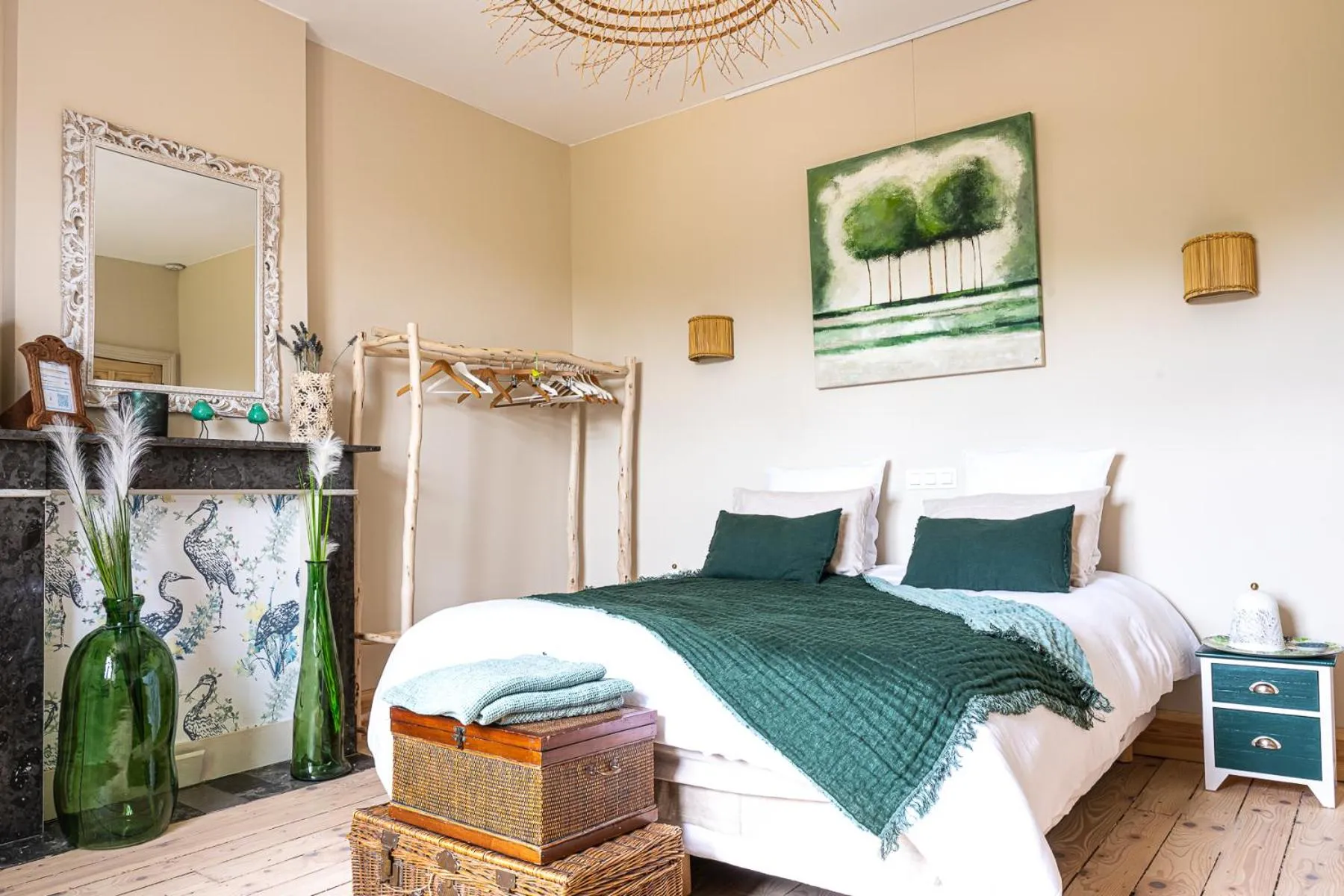 Bed in Le Jardin Des Secrets "Gites et chambres à louer"