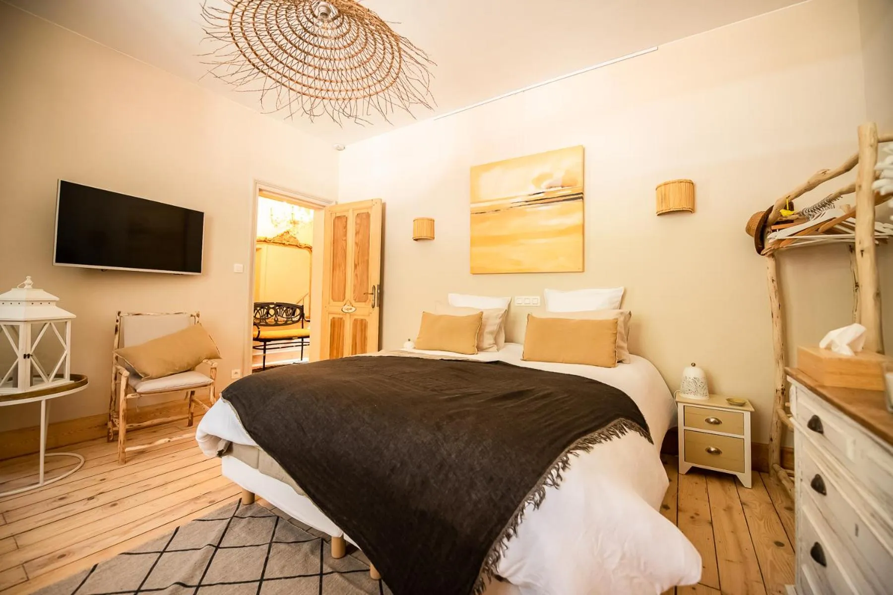 Bed in Le Jardin Des Secrets "Gites et chambres à louer"