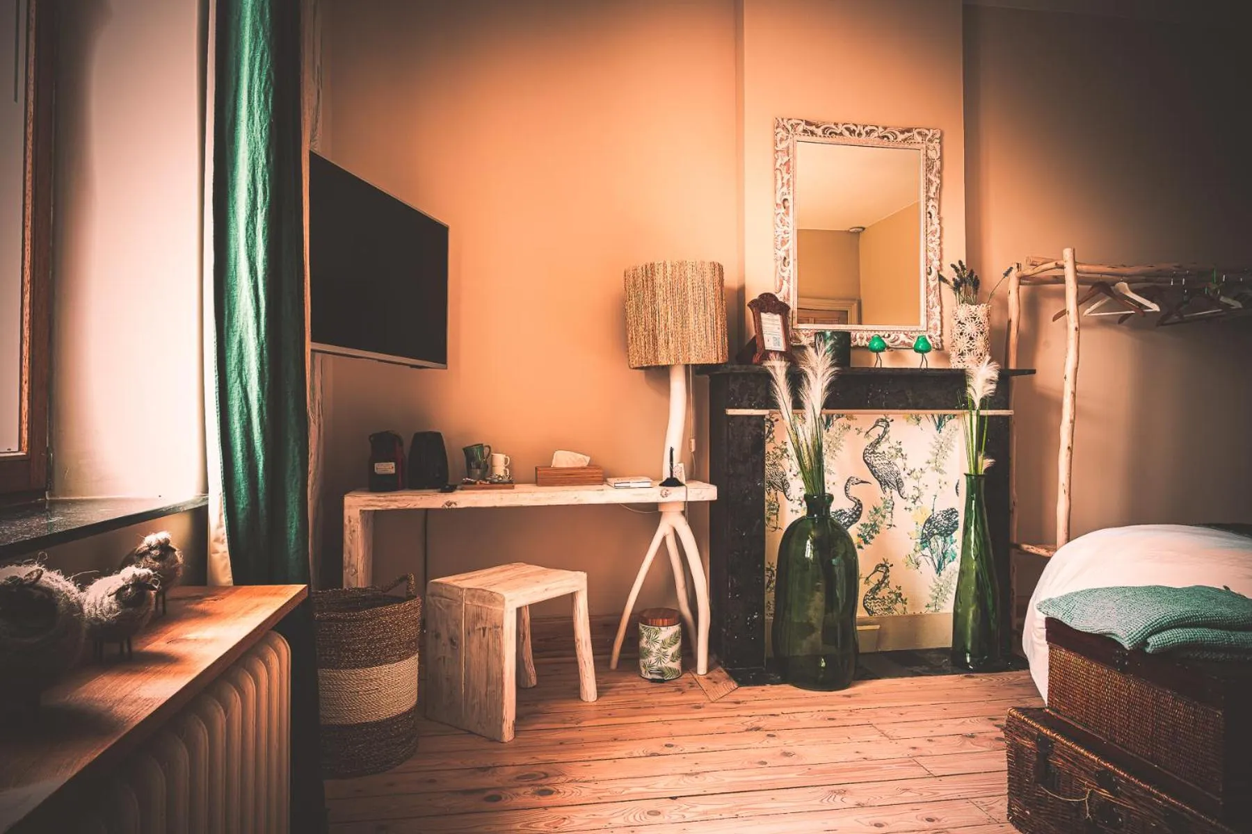 Bed in Le Jardin Des Secrets "Gites et chambres à louer"