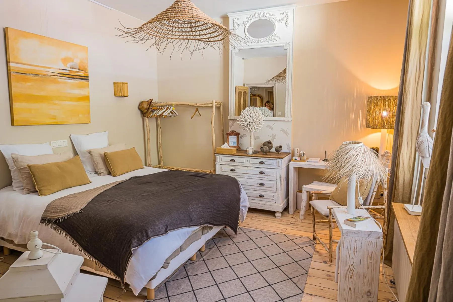 Bed in Le Jardin Des Secrets "Gites et chambres à louer"