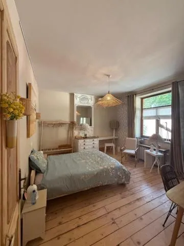 Bed in Le Jardin Des Secrets "Gites et chambres à louer"