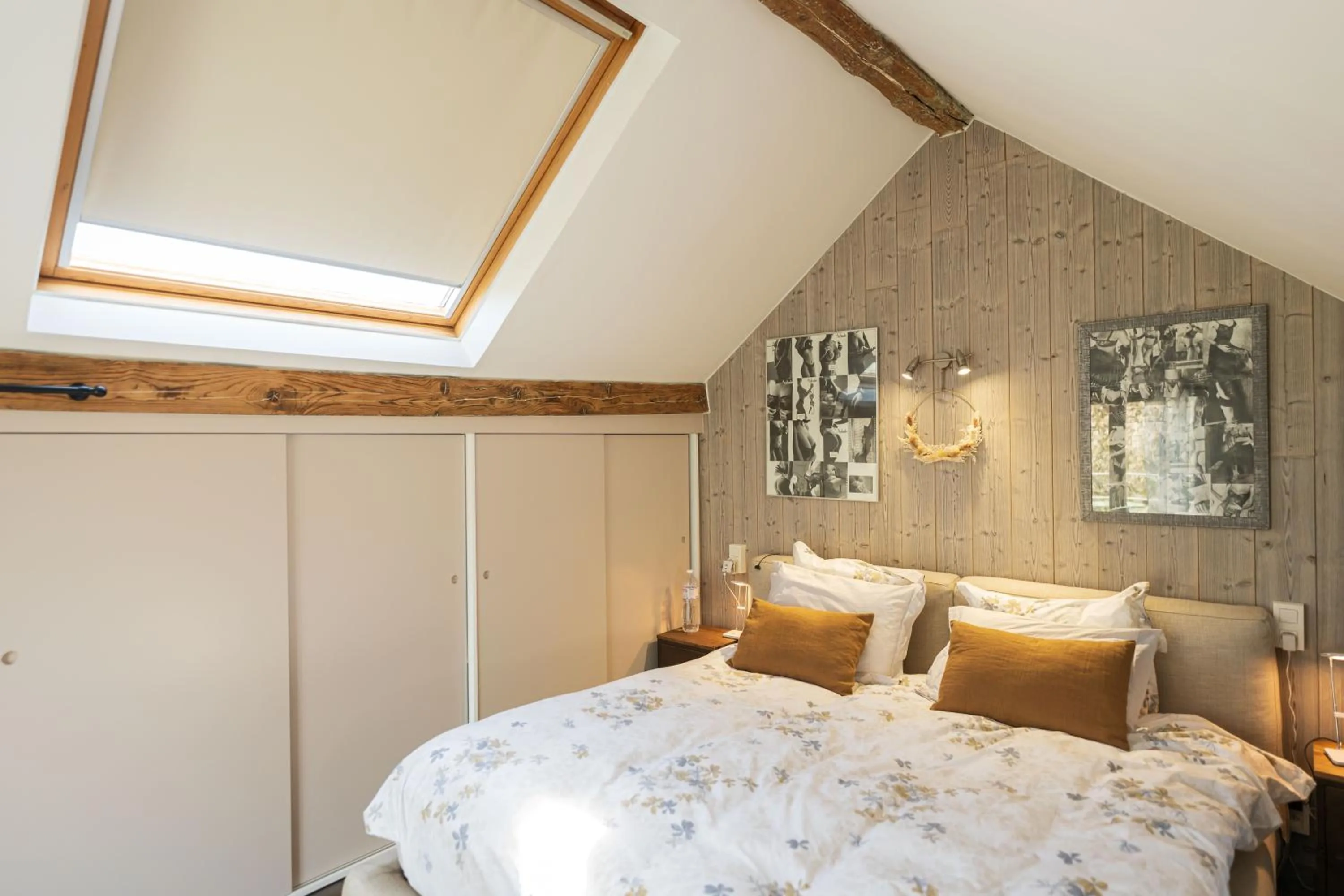 Bed in Le Jardin Des Secrets "Gites et chambres à louer"