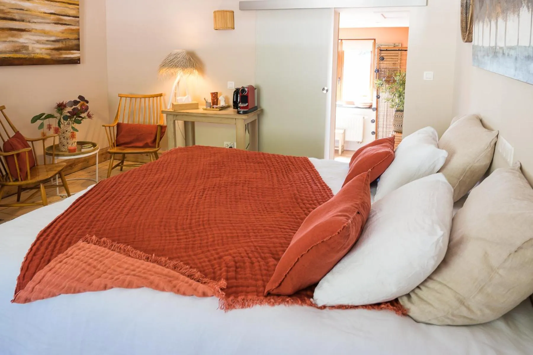 Bed in Le Jardin Des Secrets "Gites et chambres à louer"