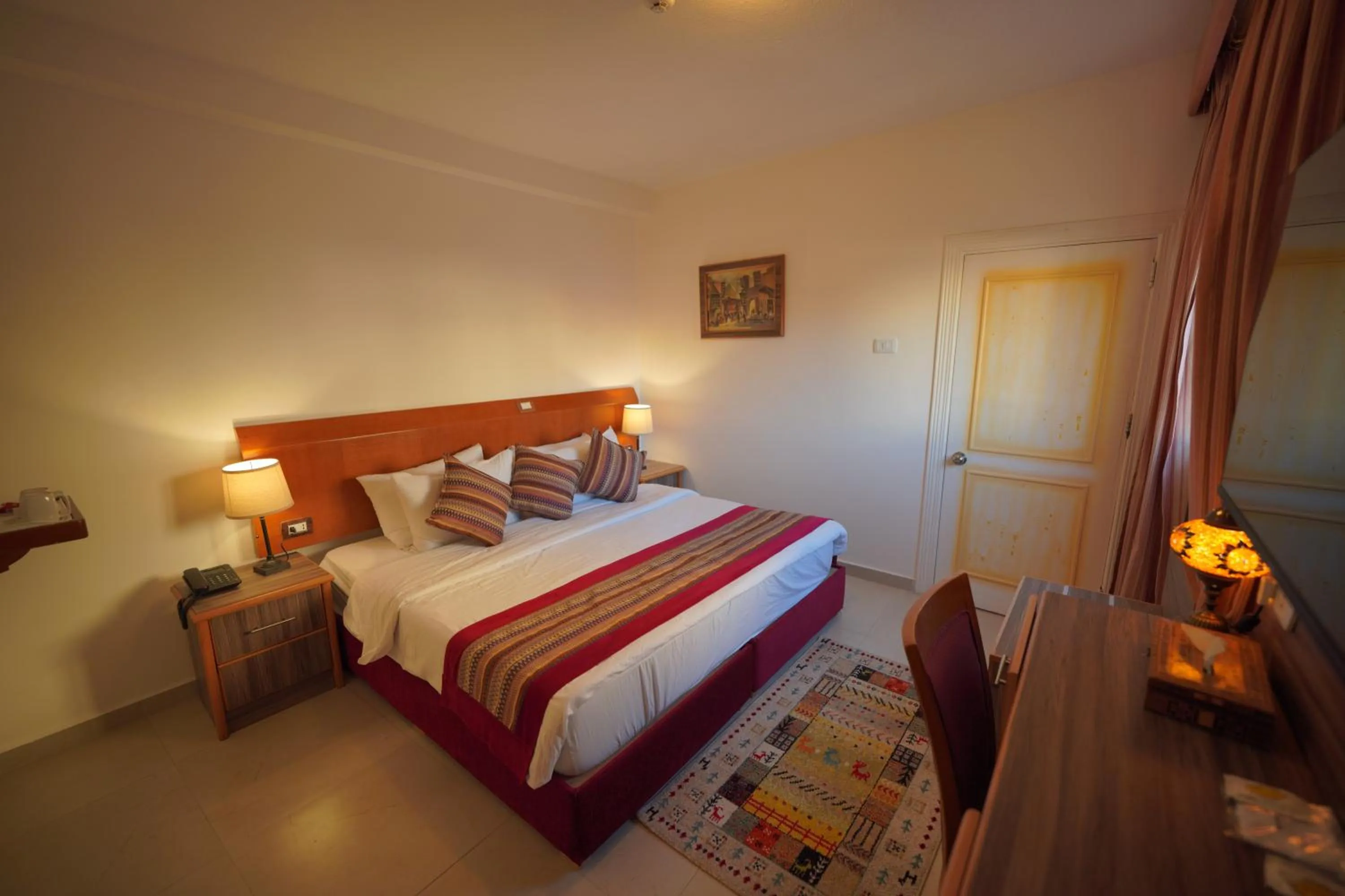 Bedroom, Bed in Petra Plaza Hotel