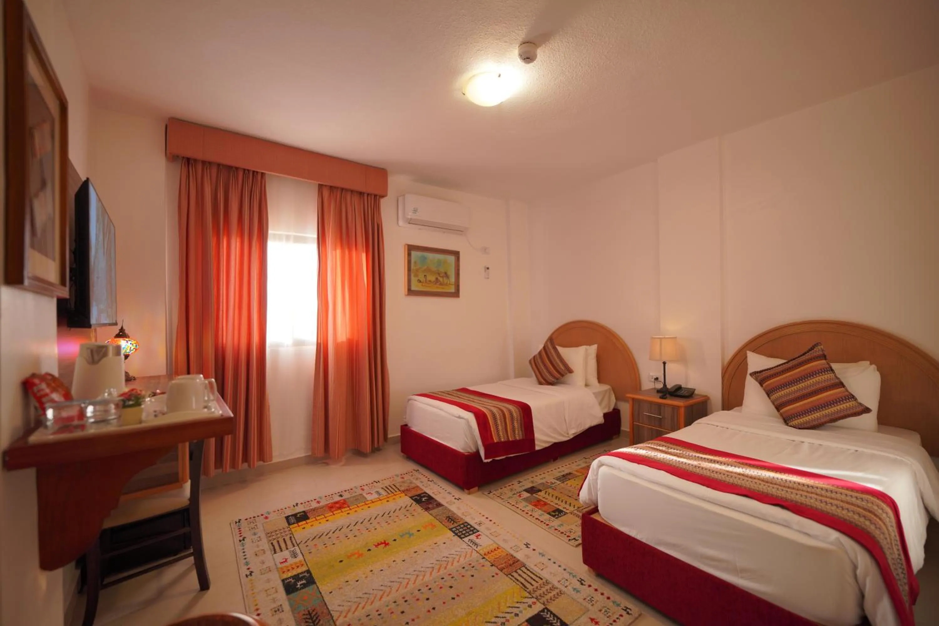 Bedroom, Bed in Petra Plaza Hotel