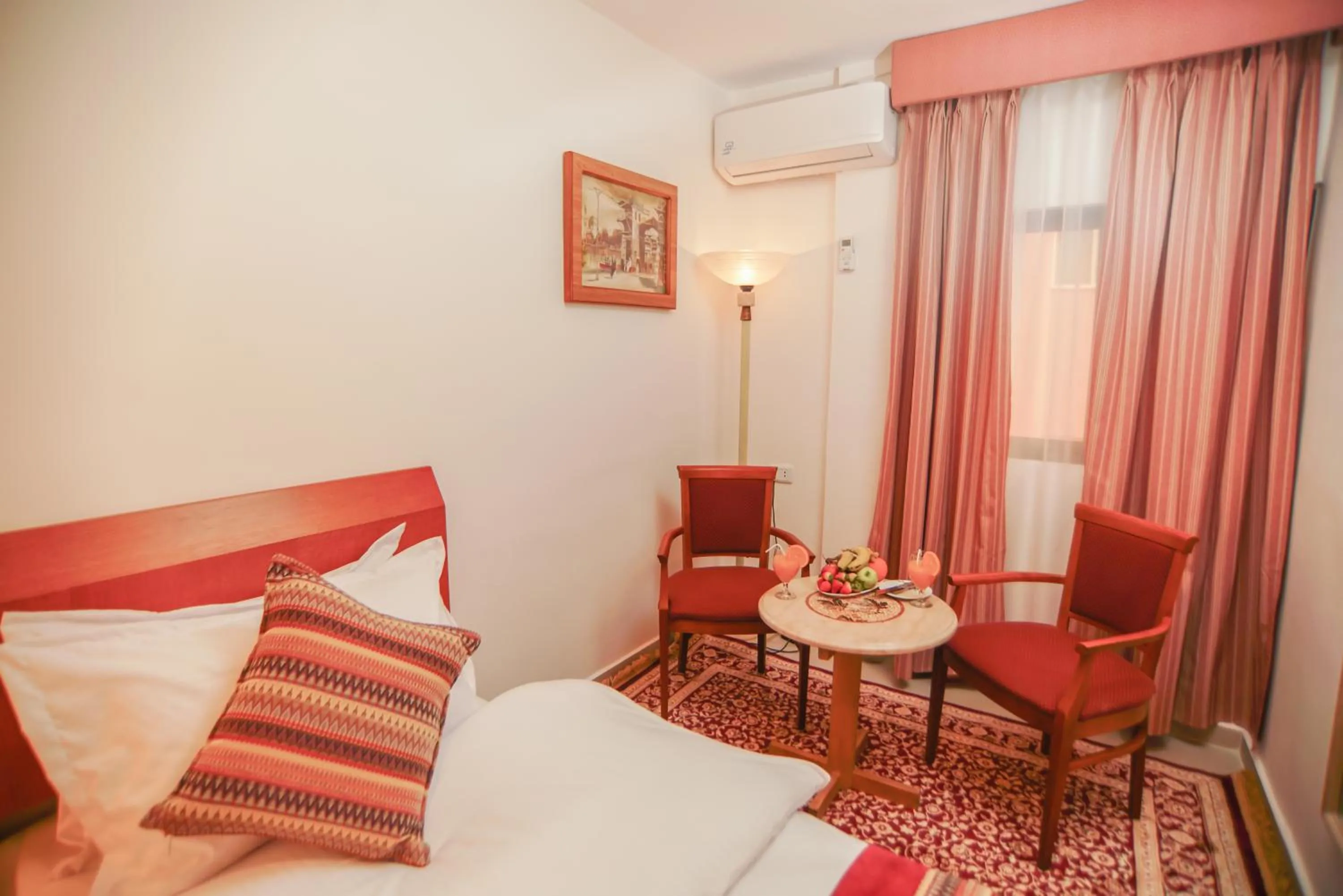 Seating area, Bed in Petra Plaza Hotel