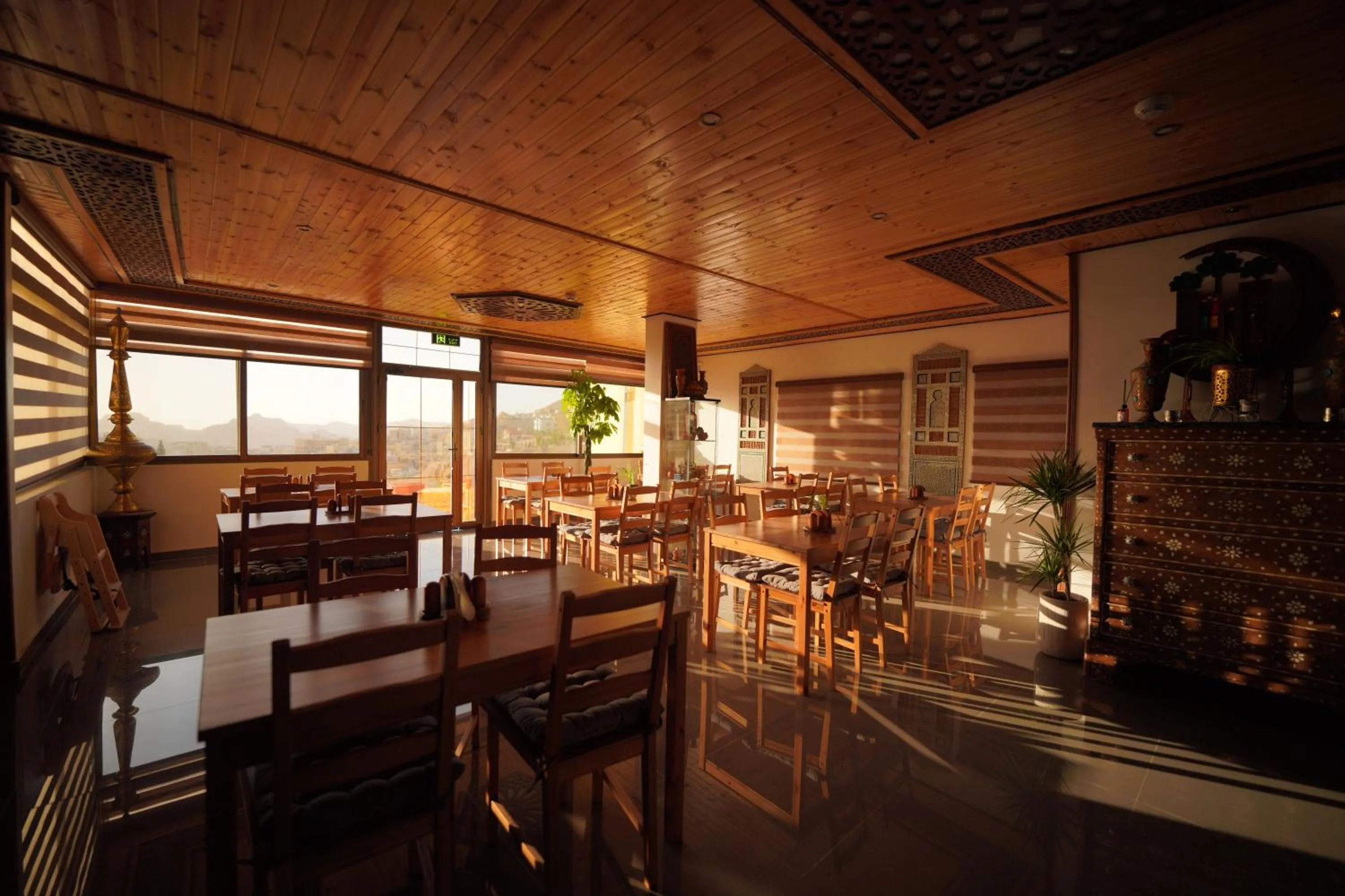 Restaurant/places to eat in Petra Plaza Hotel