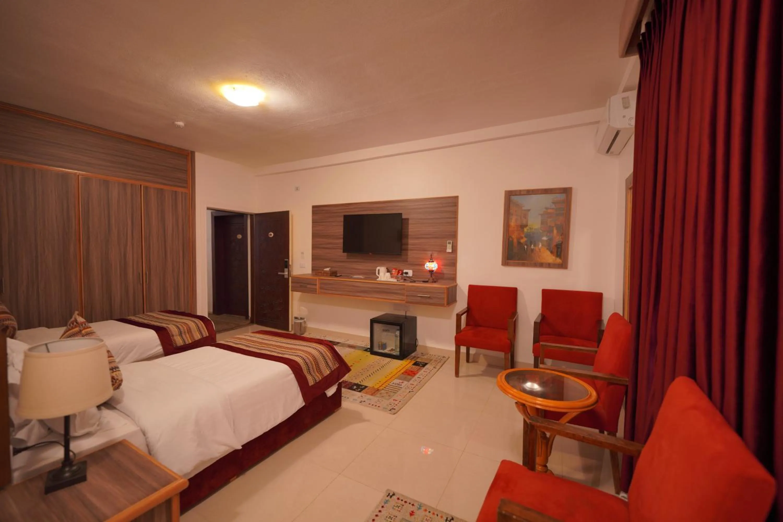 Bedroom, Bed in Petra Plaza Hotel