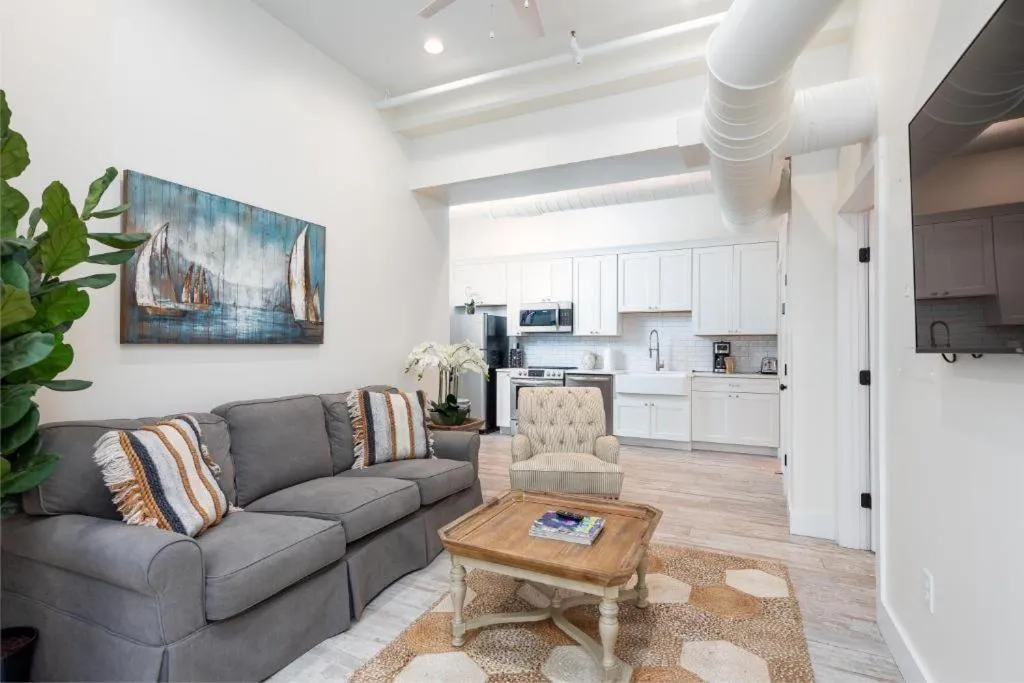 The Quarters on Spring