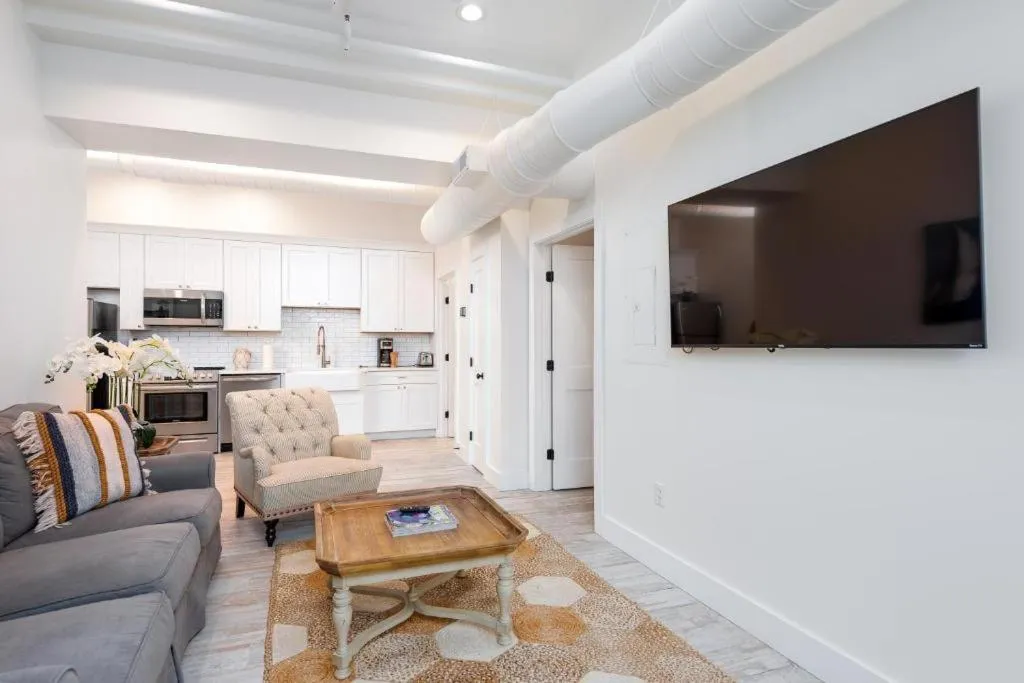 The Quarters on Spring